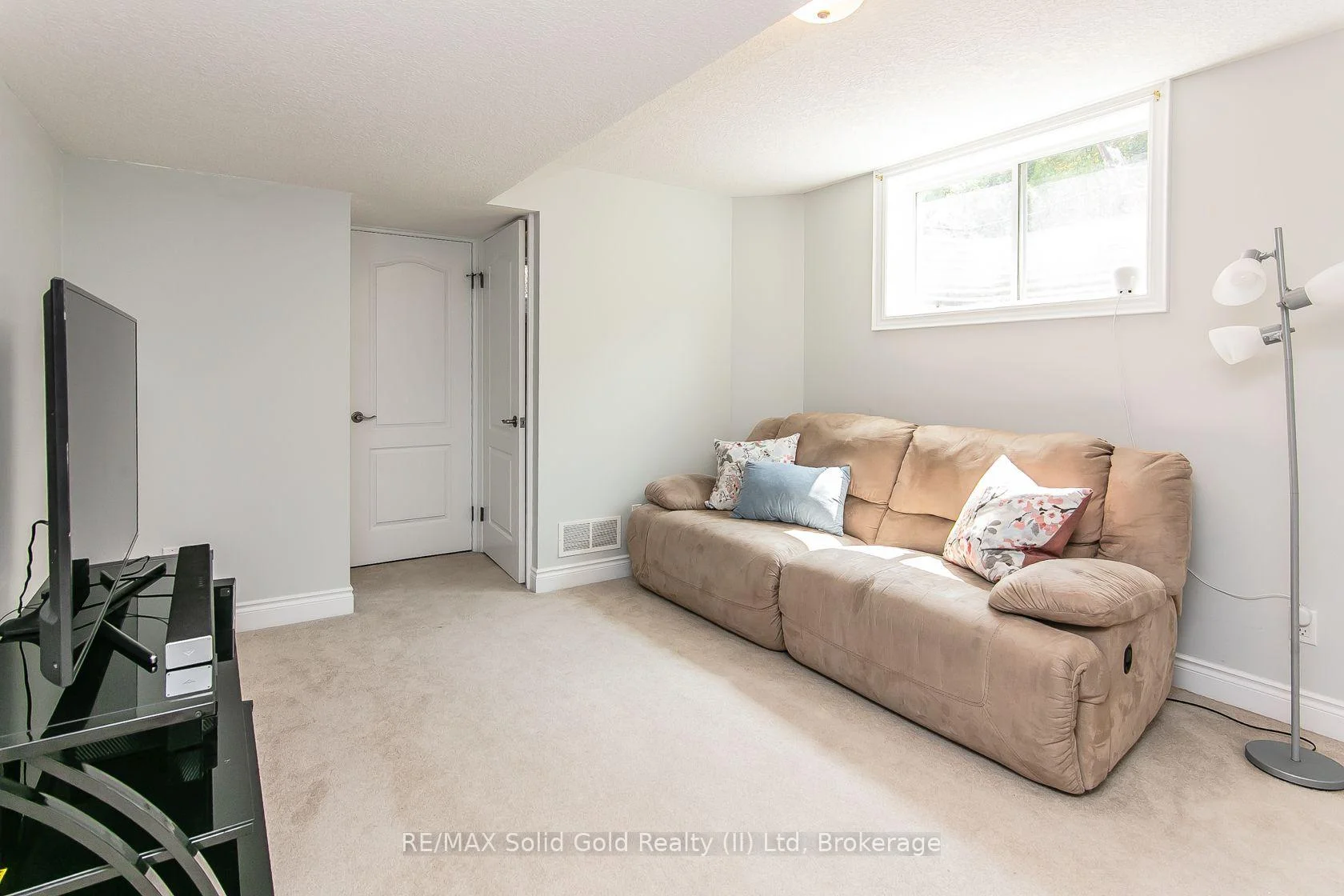 Photo 5 of 563 Woolgrass Avenue, Waterloo, Erbsville/Laurelwood — HOMEH