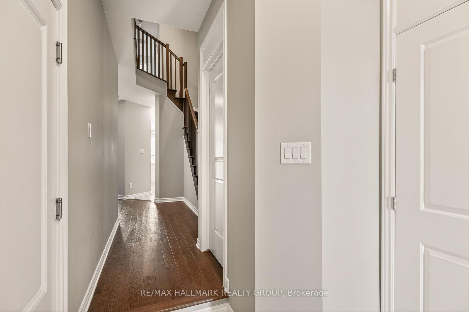 Photo 7 of 834 Cedar Creek Drive, Ottawa, Blossom Park/Kemp Park/Findlay Creek — HOMEH