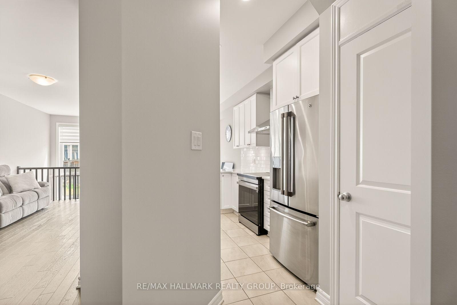 Photo 10 of 834 Cedar Creek Drive, Ottawa, Blossom Park/Kemp Park/Findlay Creek — HOMEH