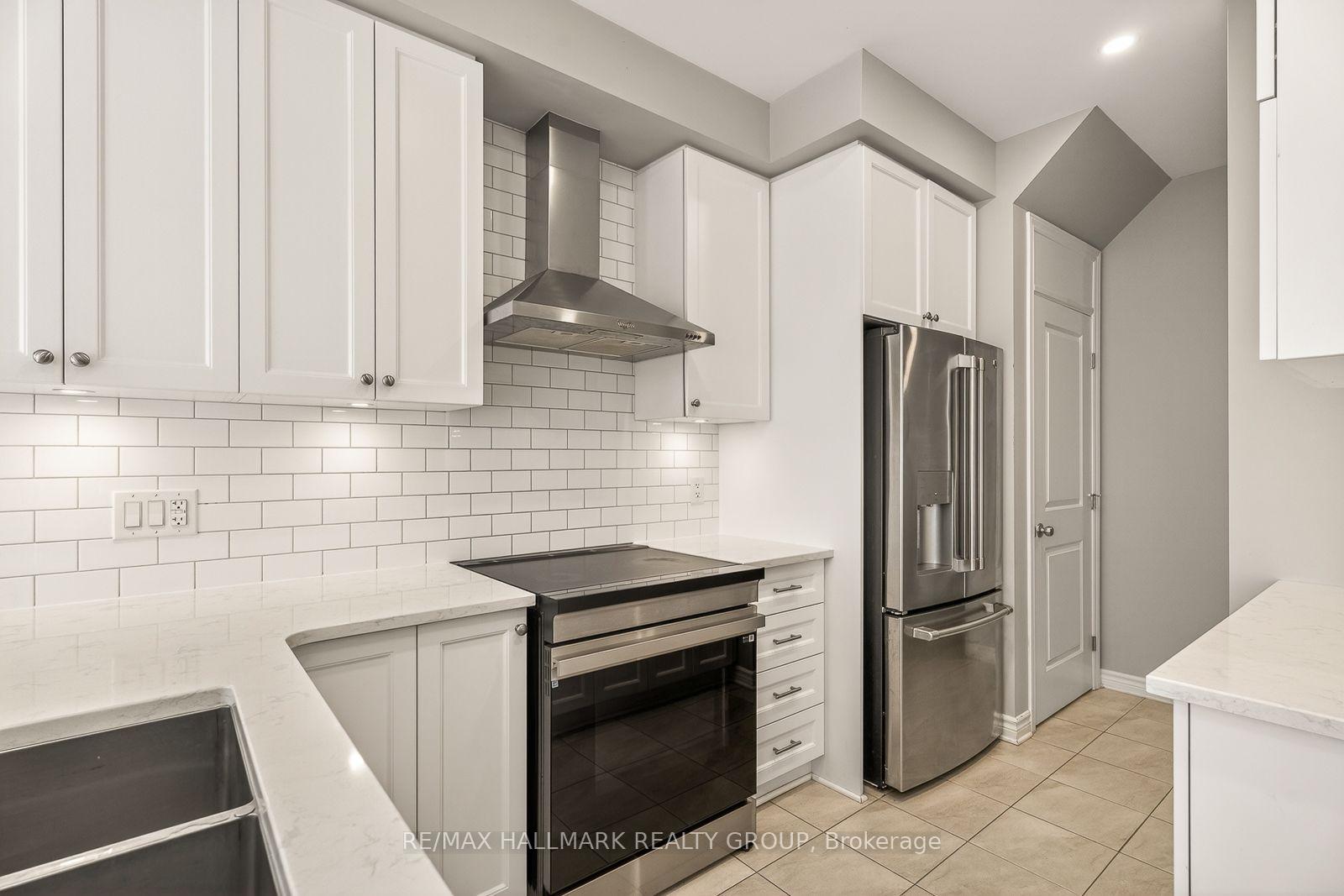 Photo 11 of 834 Cedar Creek Drive, Ottawa, Blossom Park/Kemp Park/Findlay Creek — HOMEH