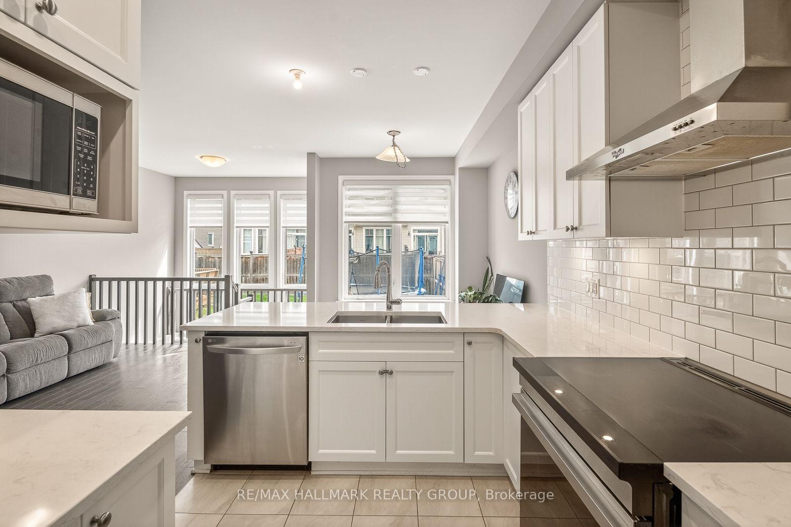 Photo 12 of 834 Cedar Creek Drive, Ottawa, Blossom Park/Kemp Park/Findlay Creek — HOMEH