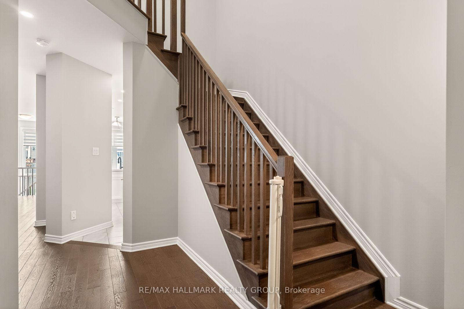Photo 23 of 834 Cedar Creek Drive, Ottawa, Blossom Park/Kemp Park/Findlay Creek — HOMEH