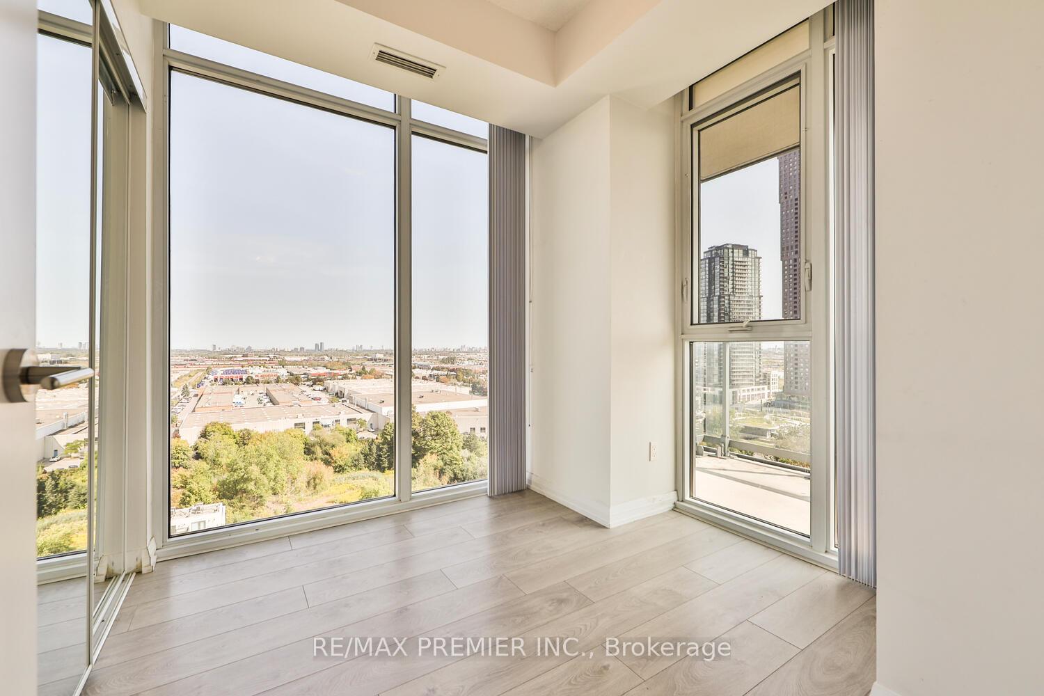 Photo 7 of Unit 1504, 7895 Jane Street, Vaughan, Concord — HOMEH