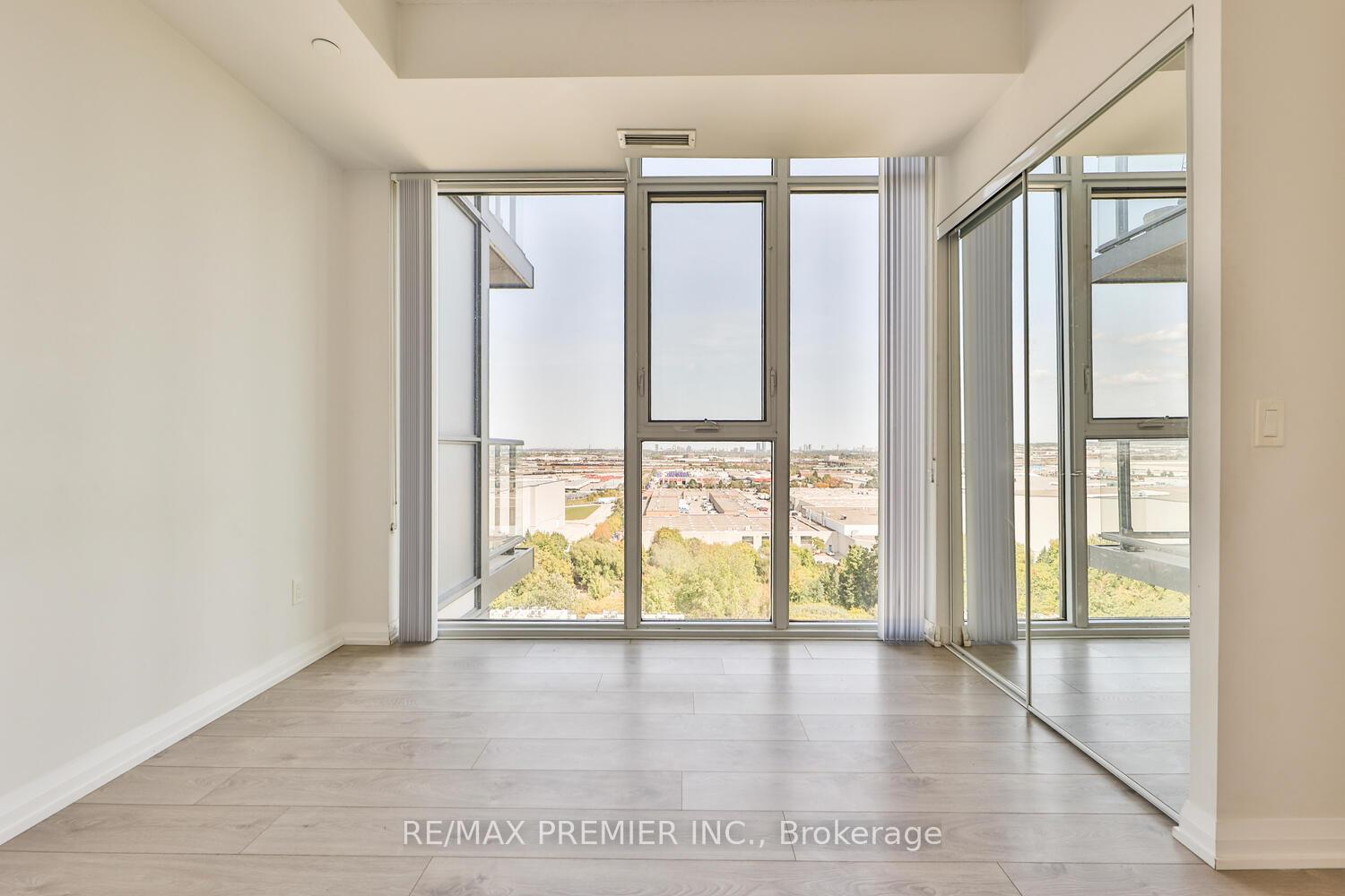 Photo 9 of Unit 1504, 7895 Jane Street, Vaughan, Concord — HOMEH