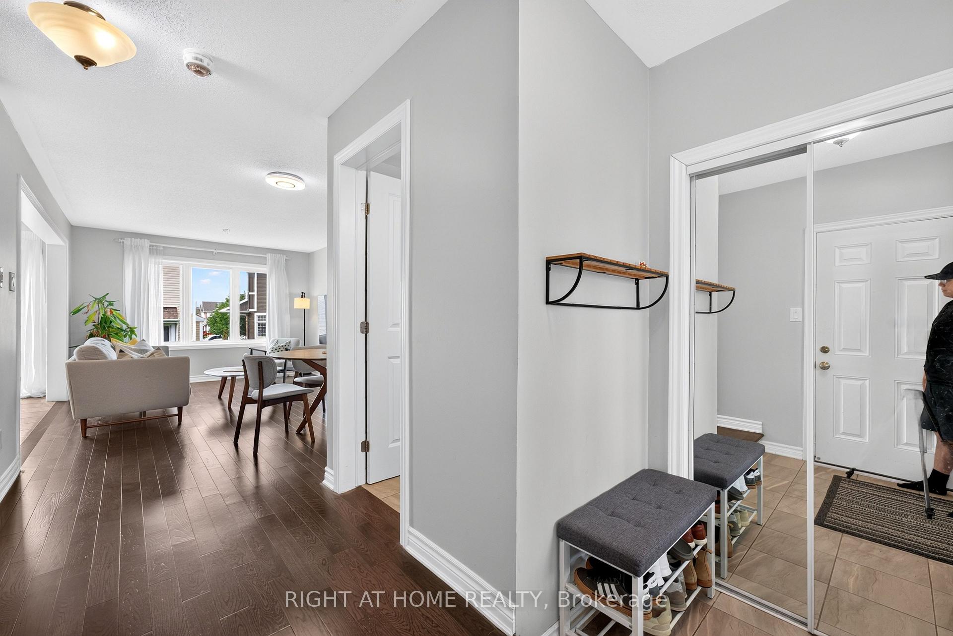 Photo 4 of 116 Conifer Creek Circle, Ottawa, Kanata - Emerald Meadows/Trailwest — HOMEH