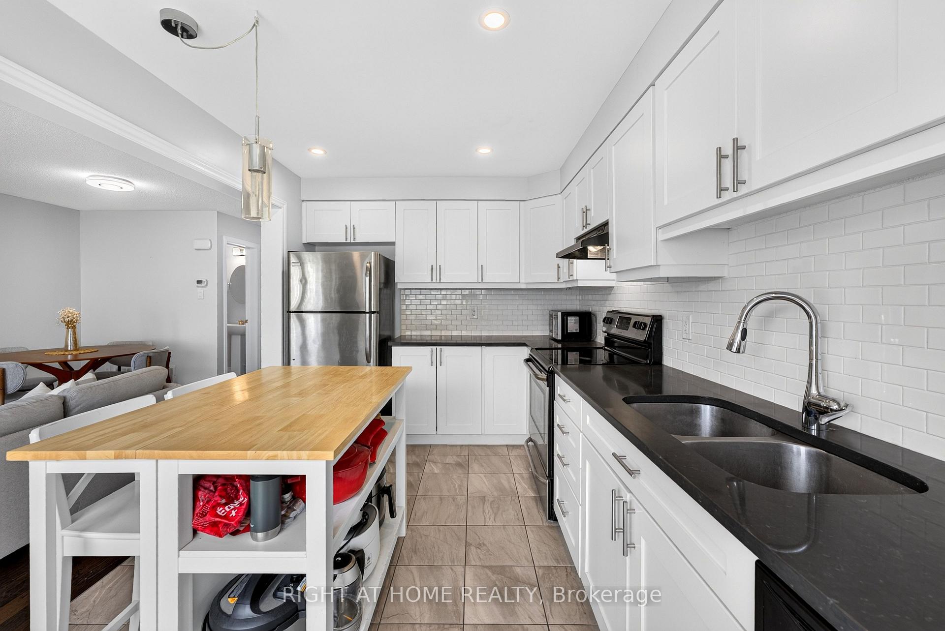 Photo 12 of 116 Conifer Creek Circle, Ottawa, Kanata - Emerald Meadows/Trailwest — HOMEH