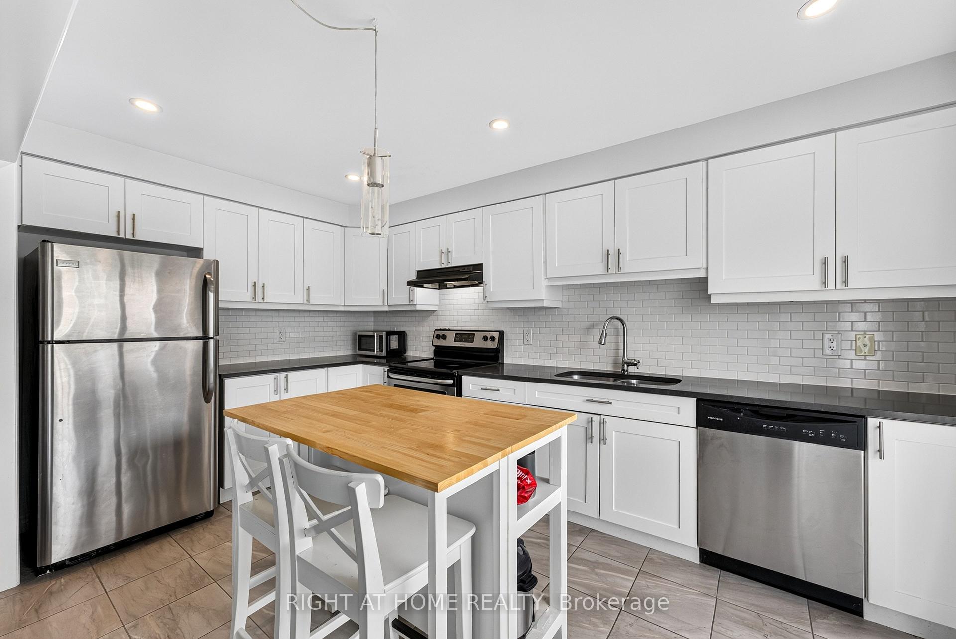 Photo 13 of 116 Conifer Creek Circle, Ottawa, Kanata - Emerald Meadows/Trailwest — HOMEH