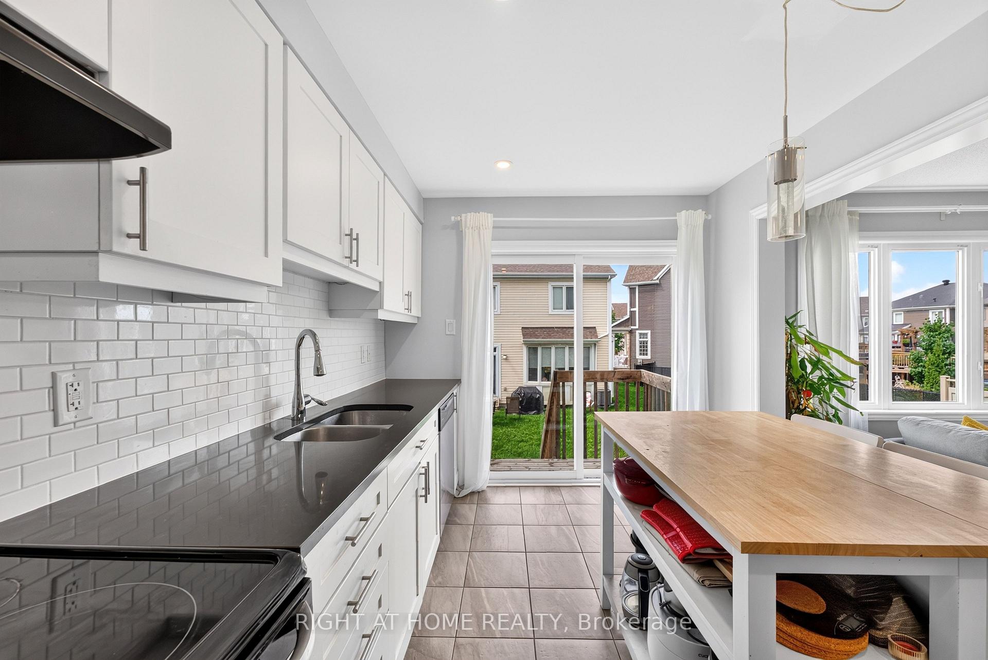 Photo 14 of 116 Conifer Creek Circle, Ottawa, Kanata - Emerald Meadows/Trailwest — HOMEH