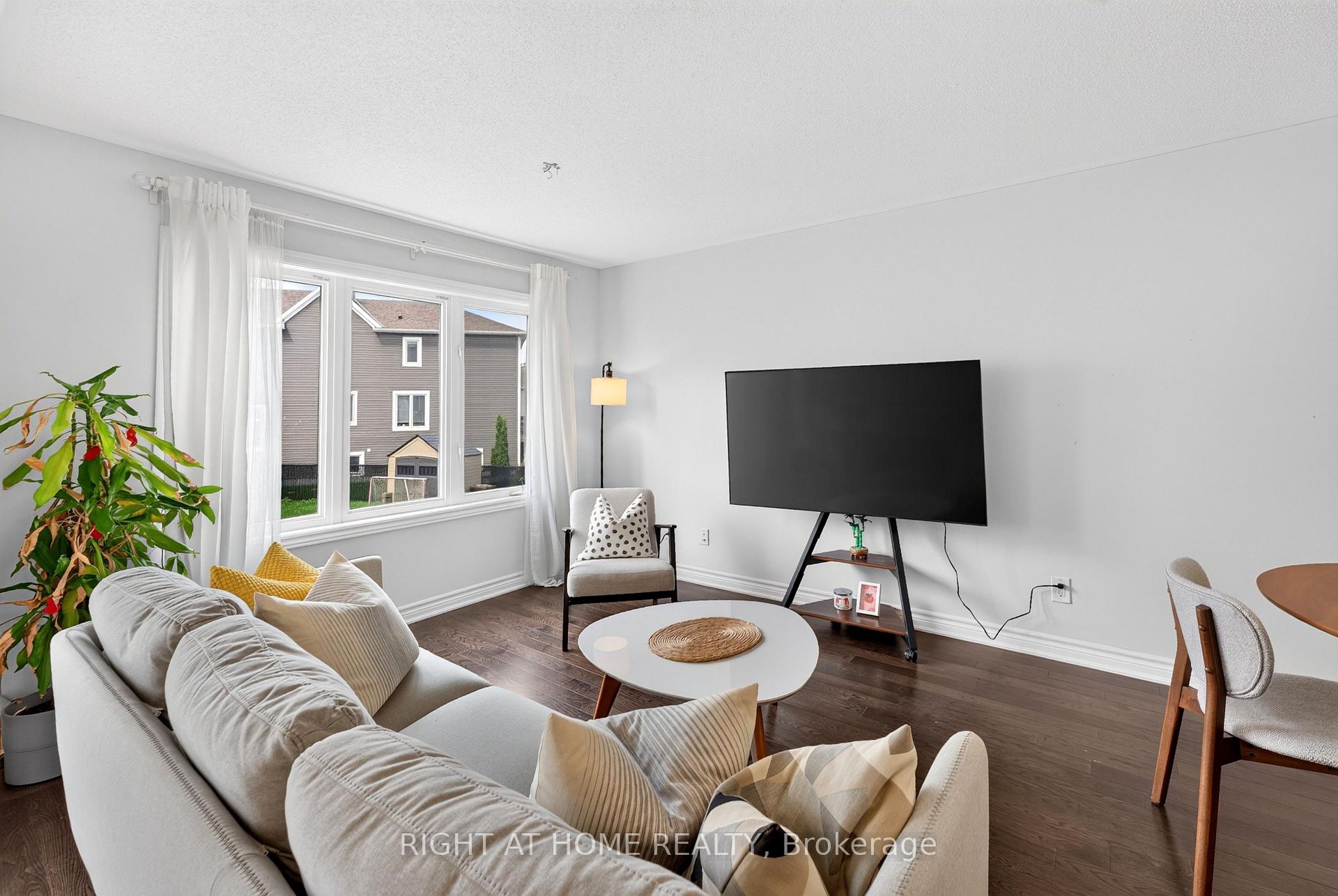 Photo 16 of 116 Conifer Creek Circle, Ottawa, Kanata - Emerald Meadows/Trailwest — HOMEH