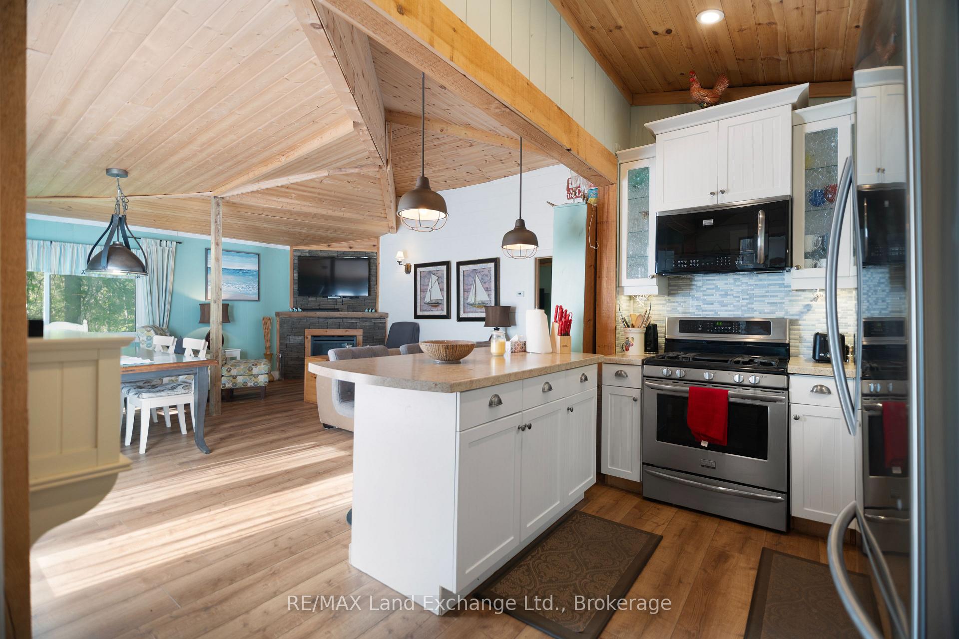 Photo 19 of 18 Hicks Lane N, Kincardine — HOMEH