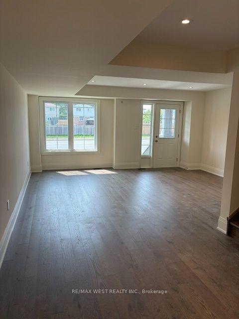 Photo 4 of 30 Wakely Crescent, Clarington, Courtice — HOMEH