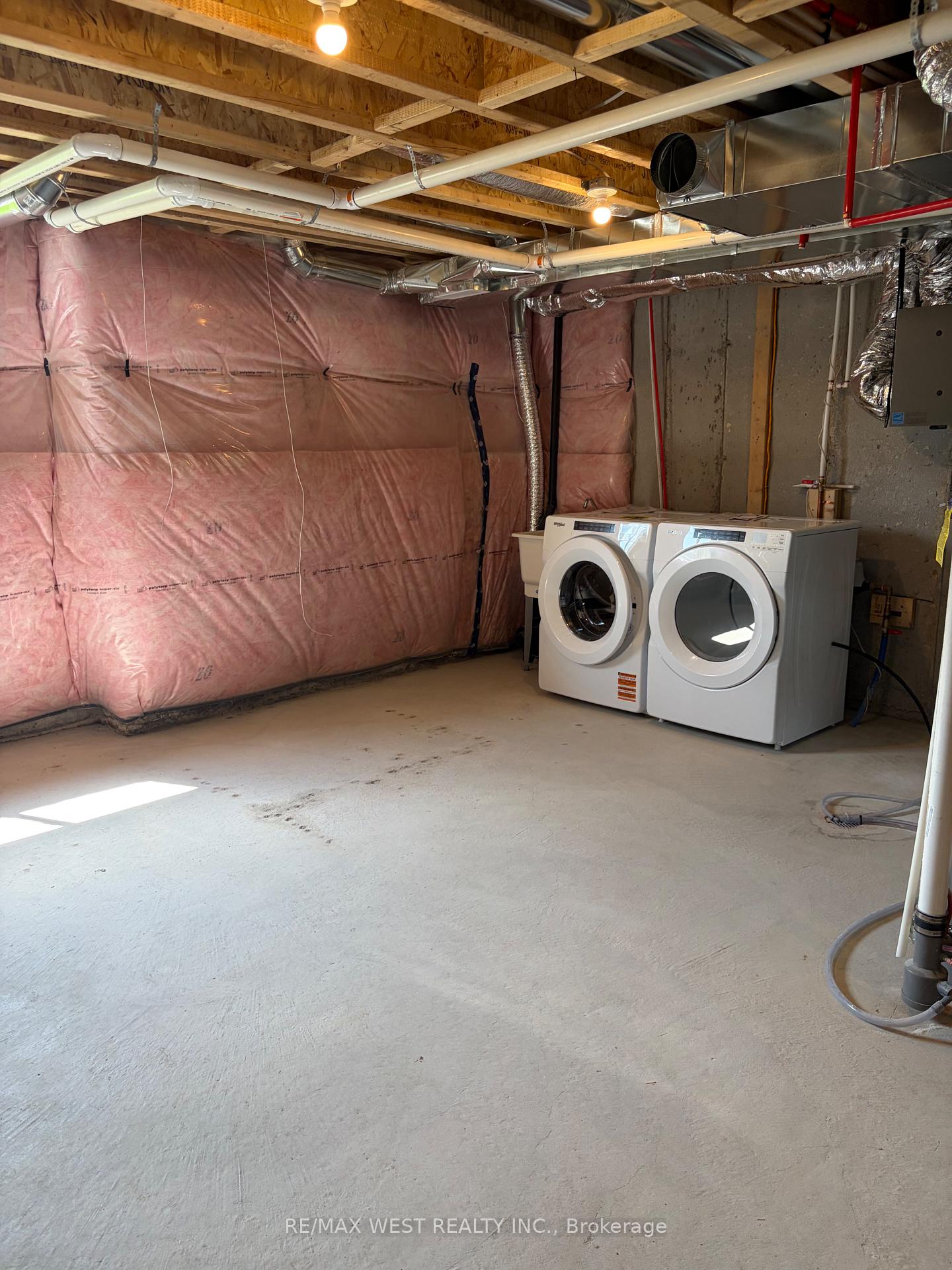 Photo 17 of 30 Wakely Crescent, Clarington, Courtice — HOMEH