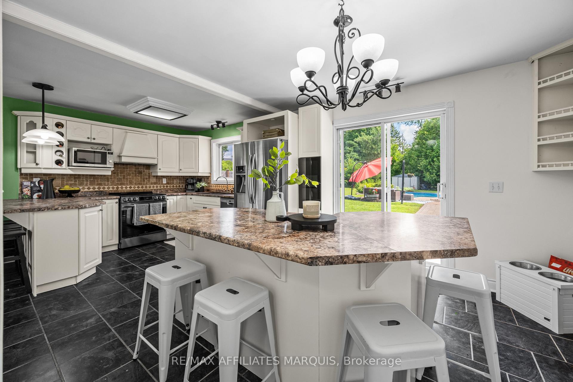 Photo 13 of 3 Sunset Drive, Rideau Lakes, Rideau Lakes (South Elmsley) Twp — HOMEH