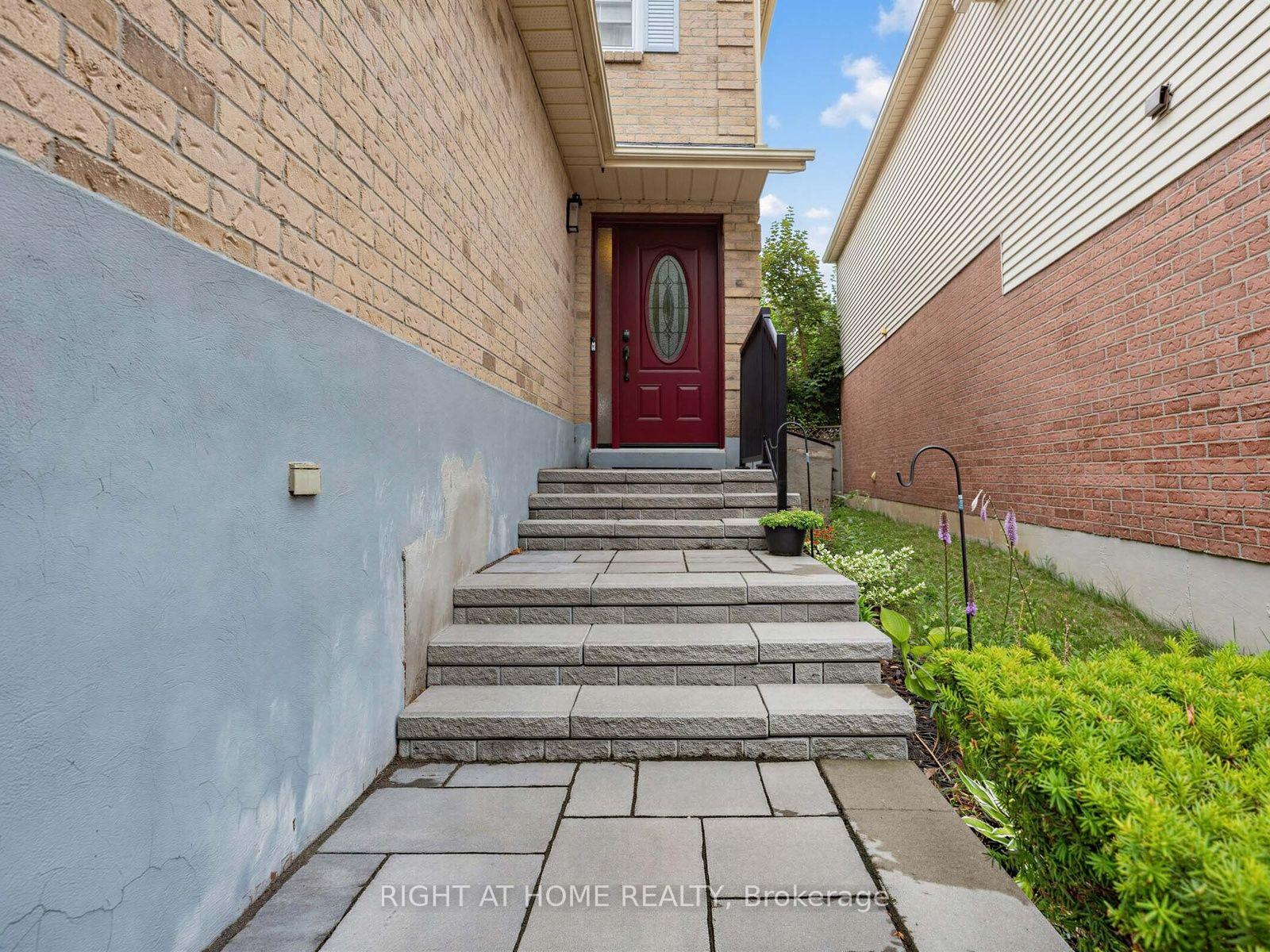 Photo 5 of 1663 Tawnberry Street, Pickering, Brock Ridge — HOMEH