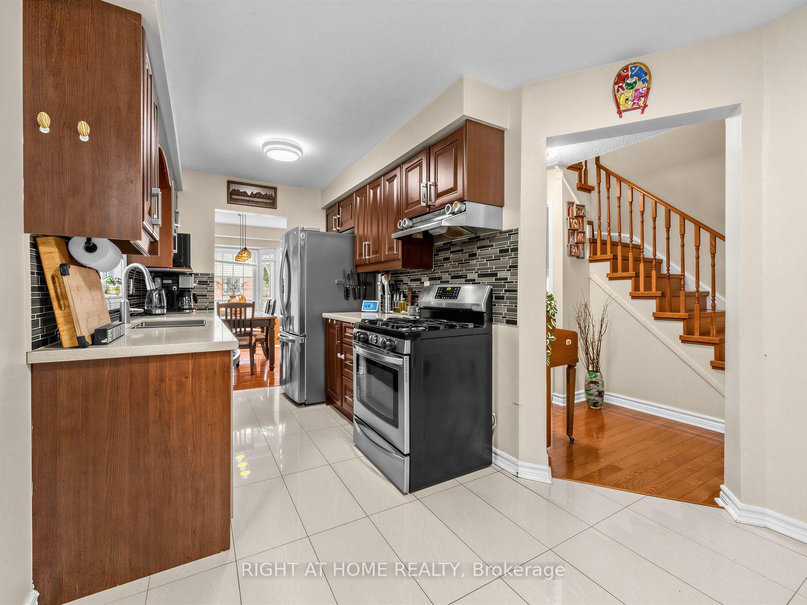 Photo 11 of 1663 Tawnberry Street, Pickering, Brock Ridge — HOMEH