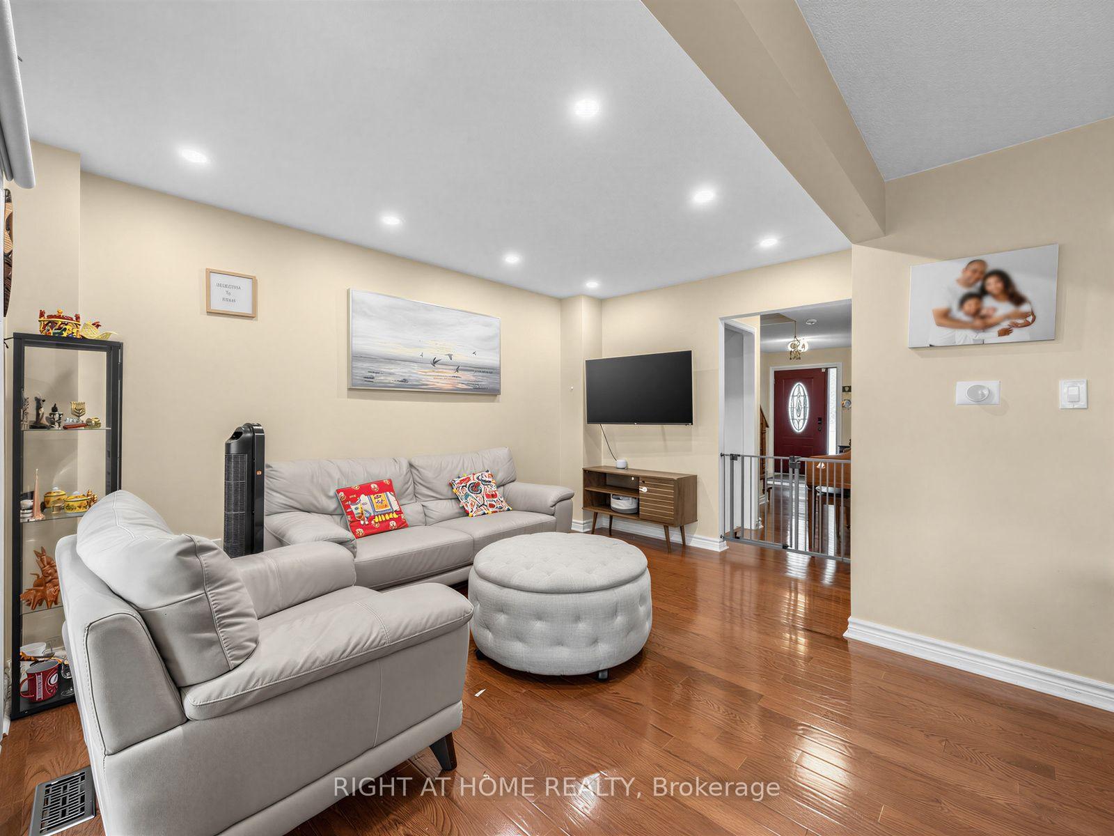 Photo 16 of 1663 Tawnberry Street, Pickering, Brock Ridge — HOMEH