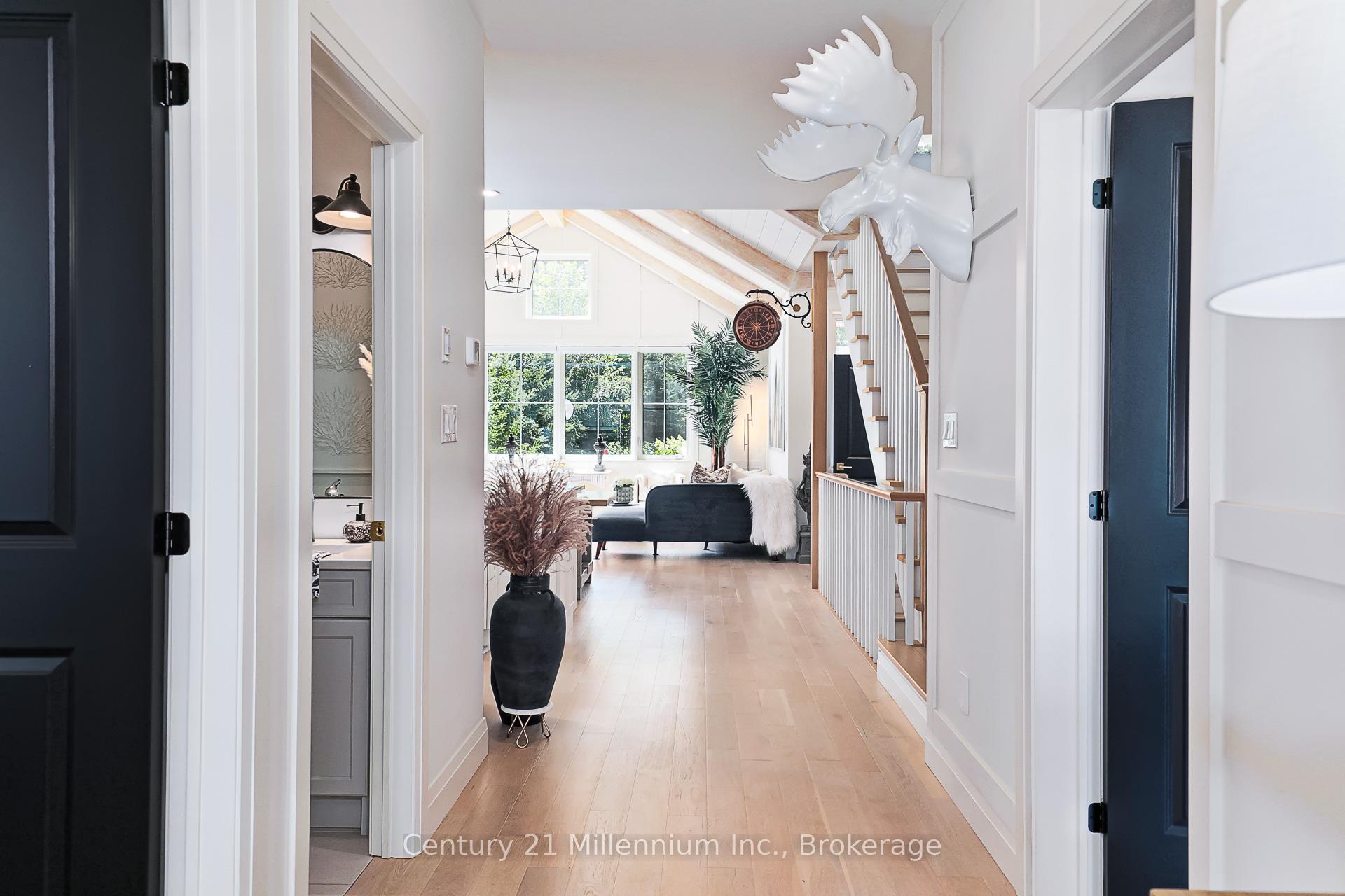 Photo 4 of 103 White Oak Crescent, Blue Mountains — HOMEH