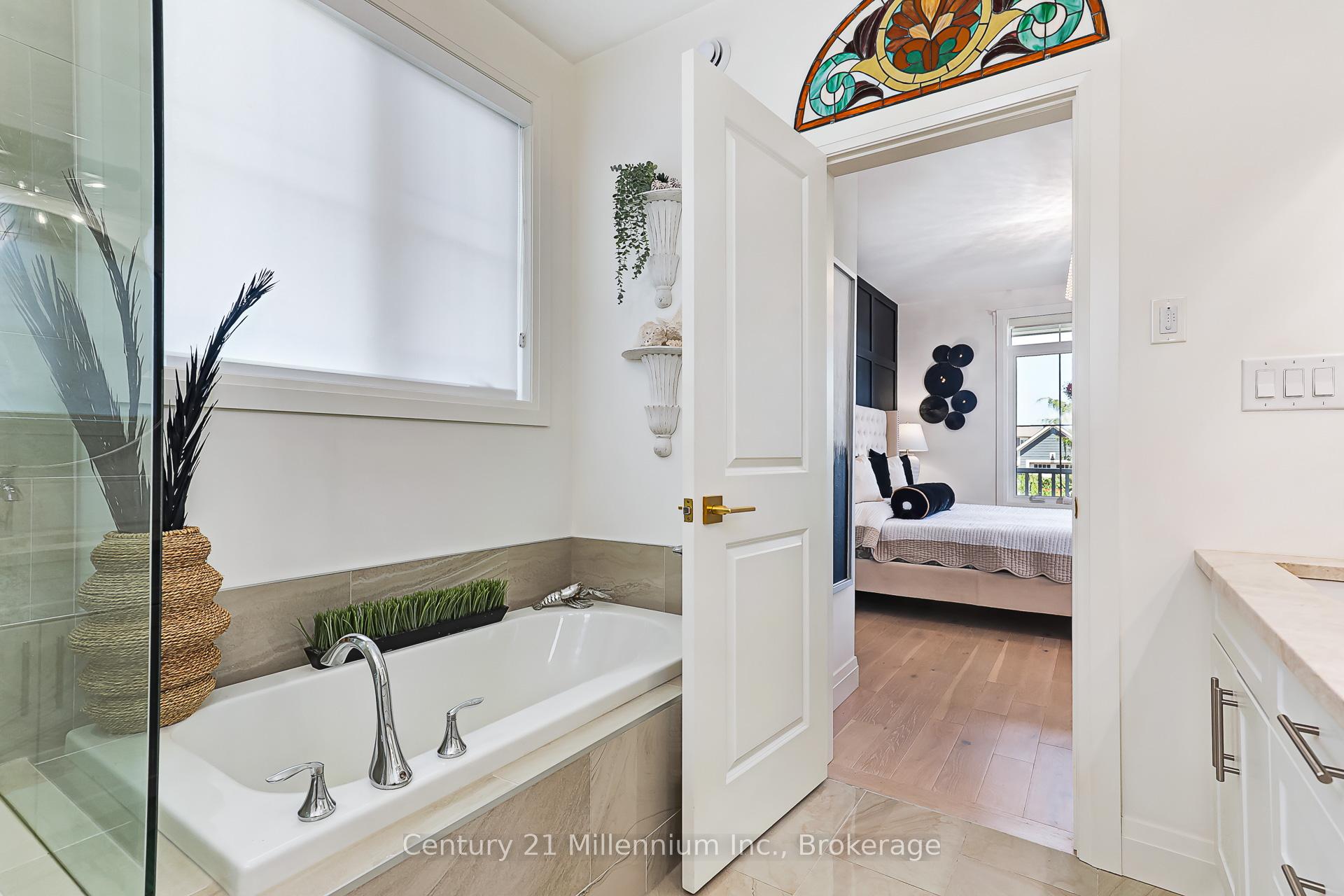 Photo 23 of 103 White Oak Crescent, Blue Mountains — HOMEH