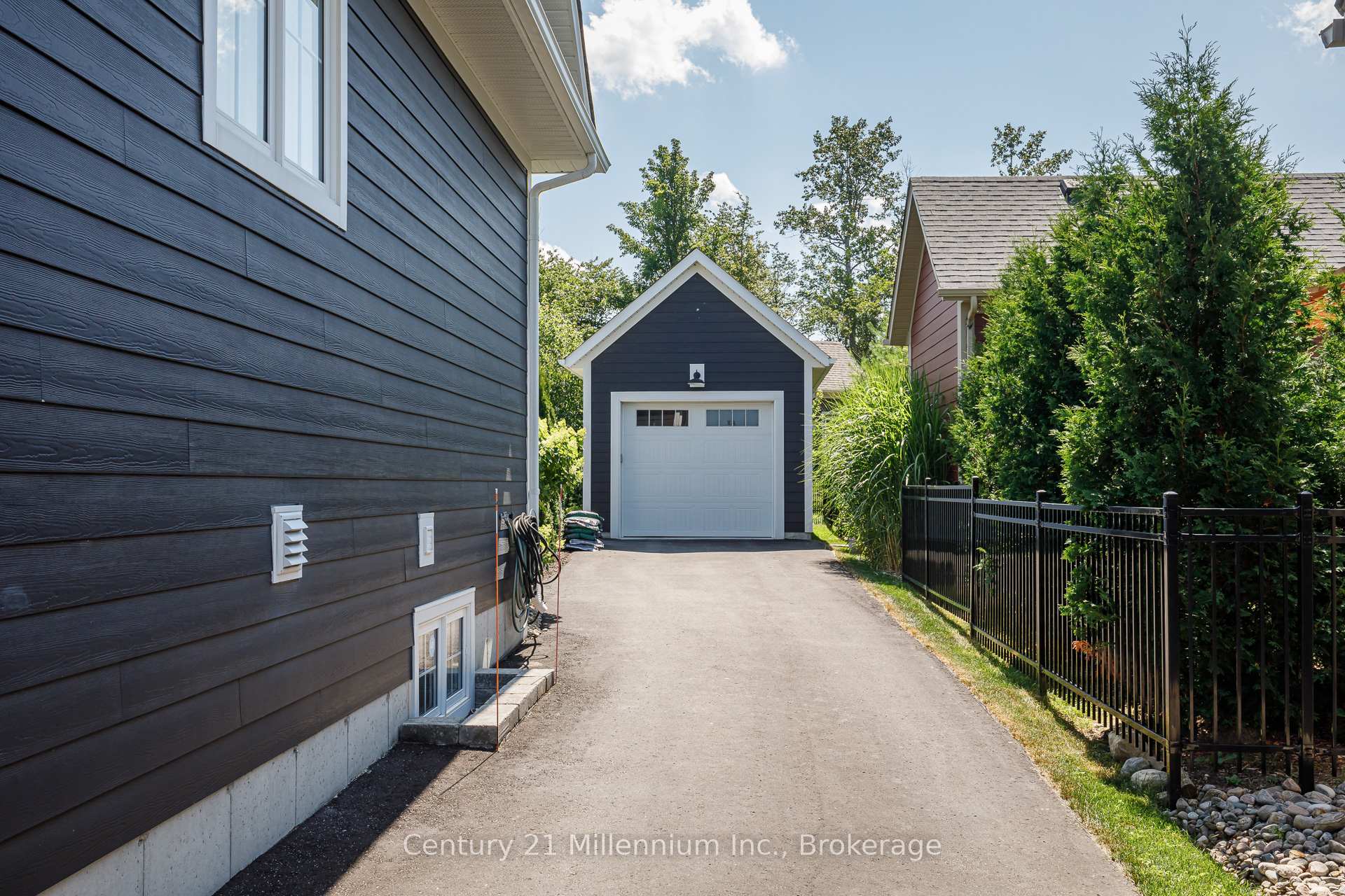 Photo 38 of 103 White Oak Crescent, Blue Mountains — HOMEH