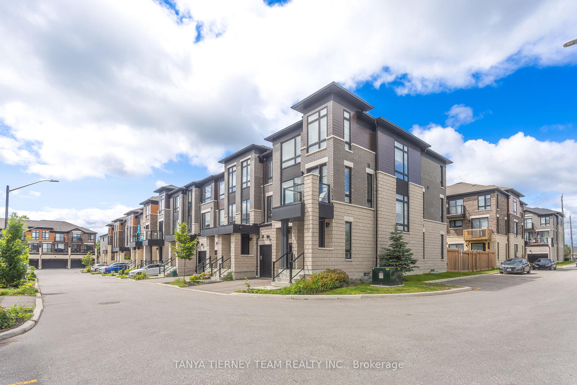 Photo 4 of 24 Lake Trail Way, Whitby, Brooklin — HOMEH