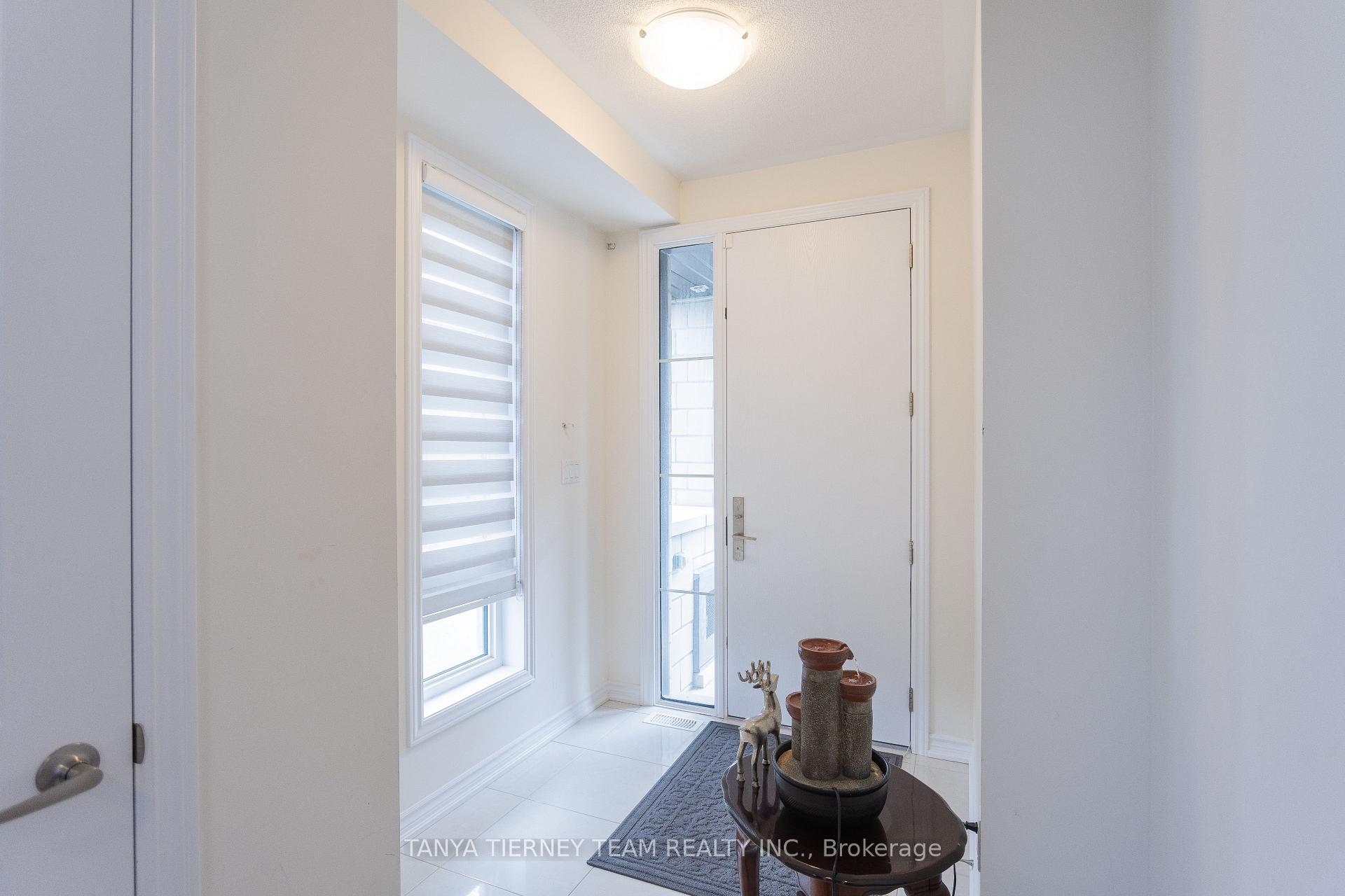 Photo 6 of 24 Lake Trail Way, Whitby, Brooklin — HOMEH