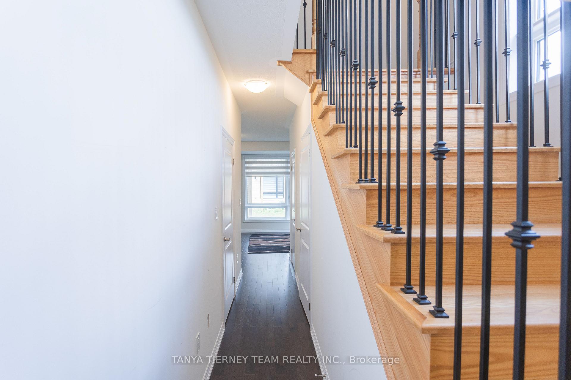 Photo 8 of 24 Lake Trail Way, Whitby, Brooklin — HOMEH
