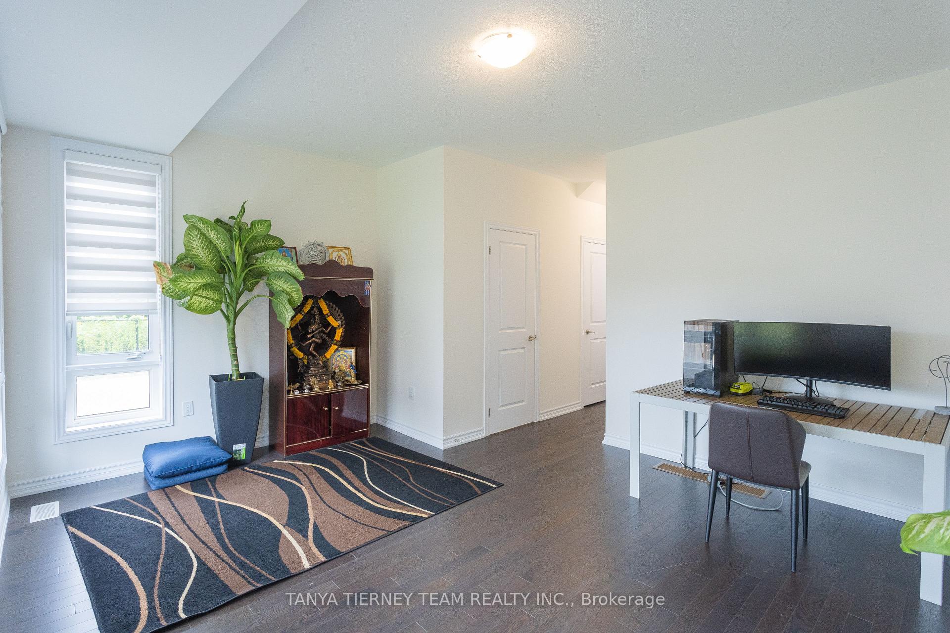 Photo 11 of 24 Lake Trail Way, Whitby, Brooklin — HOMEH