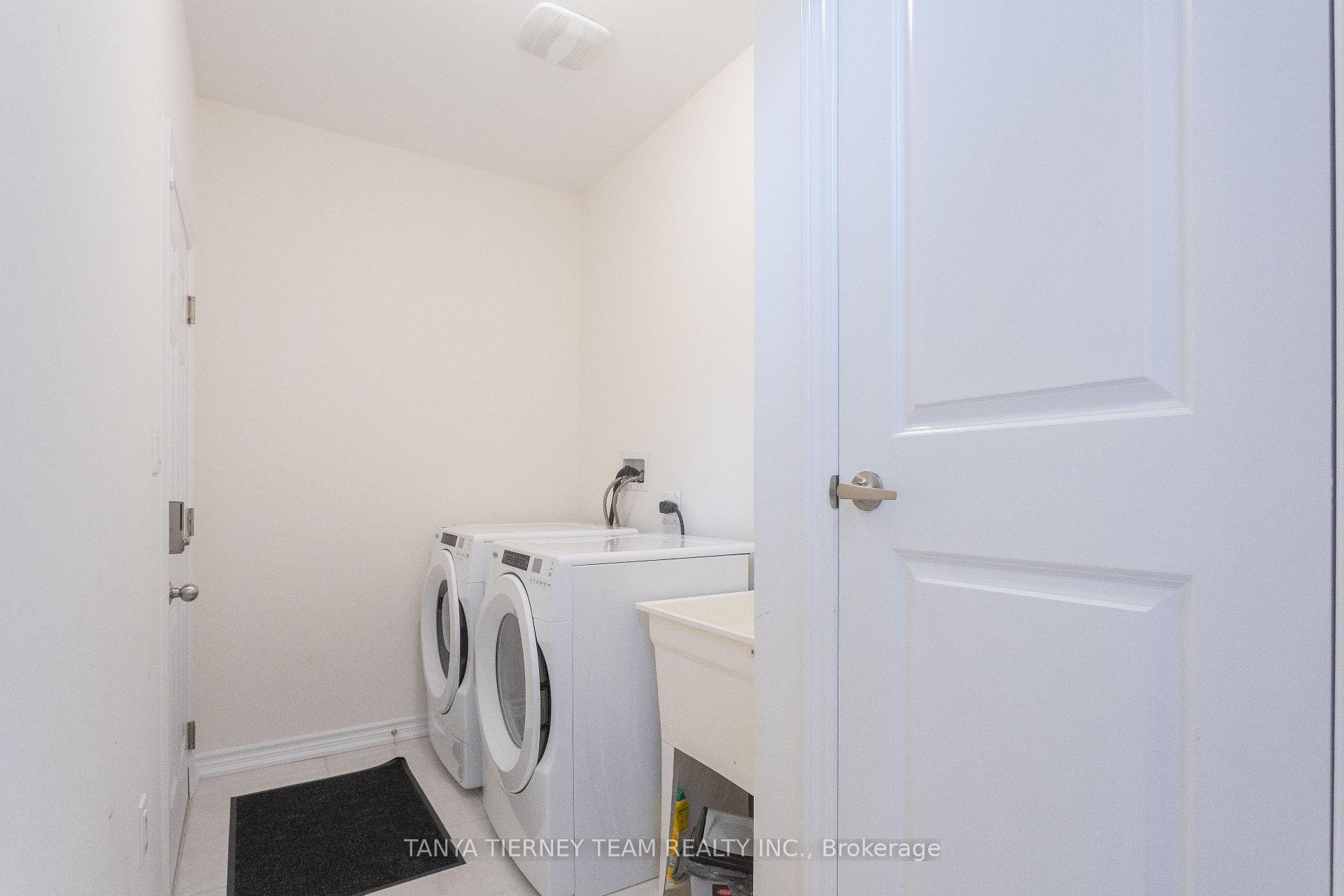 Photo 13 of 24 Lake Trail Way, Whitby, Brooklin — HOMEH