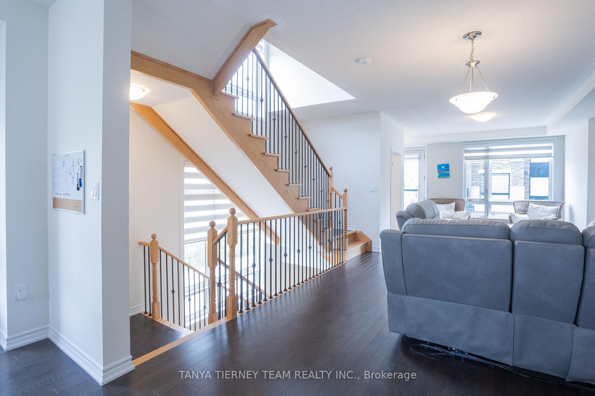 Photo 15 of 24 Lake Trail Way, Whitby, Brooklin — HOMEH