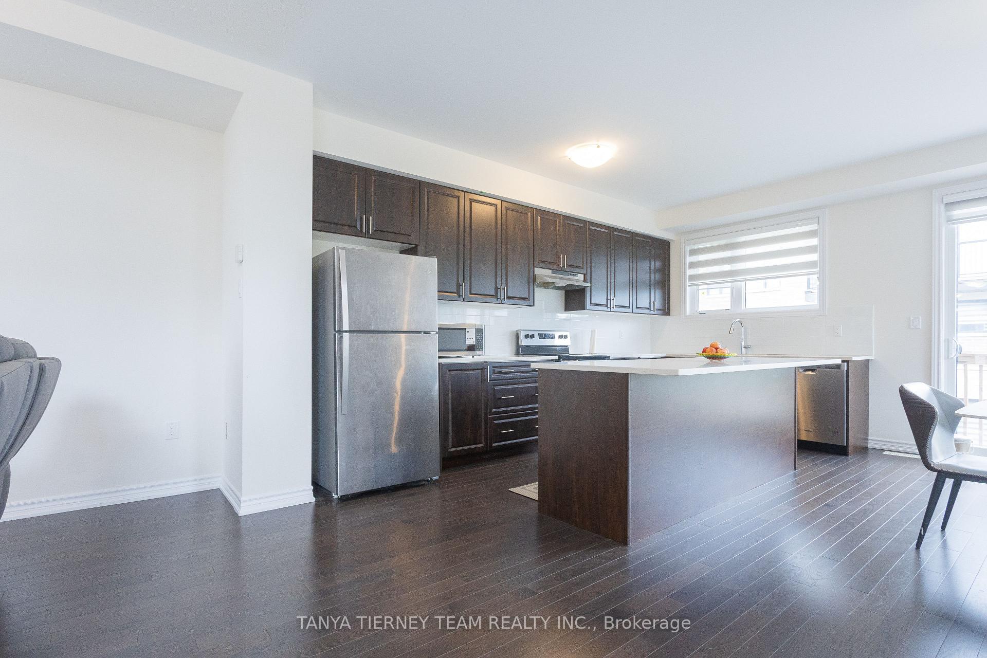 Photo 16 of 24 Lake Trail Way, Whitby, Brooklin — HOMEH