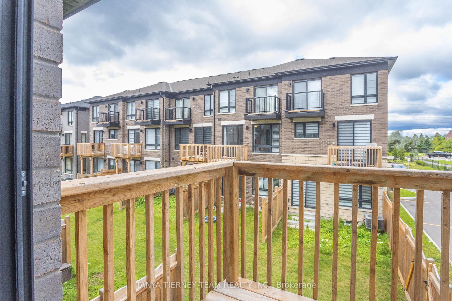 Photo 19 of 24 Lake Trail Way, Whitby, Brooklin — HOMEH