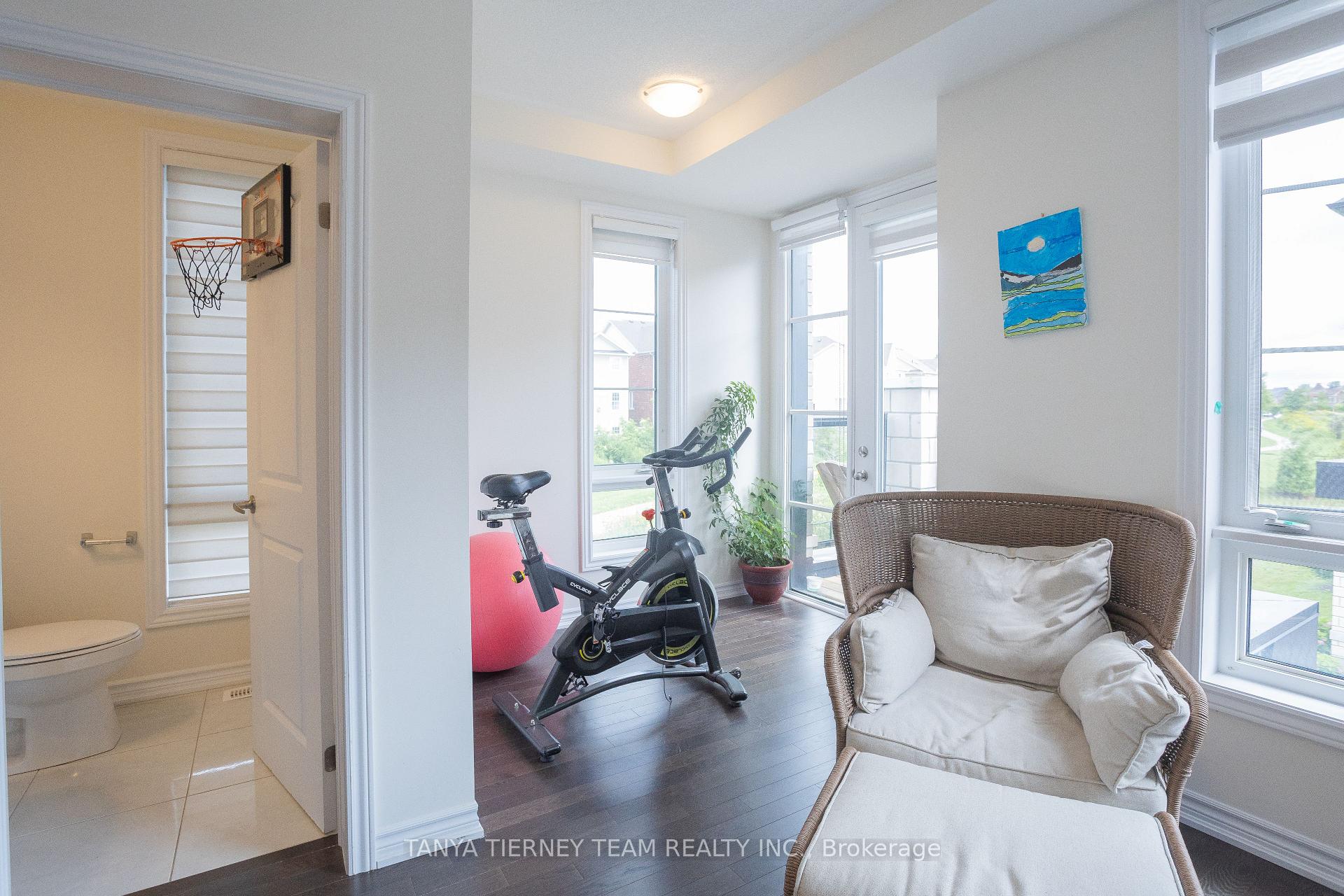 Photo 22 of 24 Lake Trail Way, Whitby, Brooklin — HOMEH