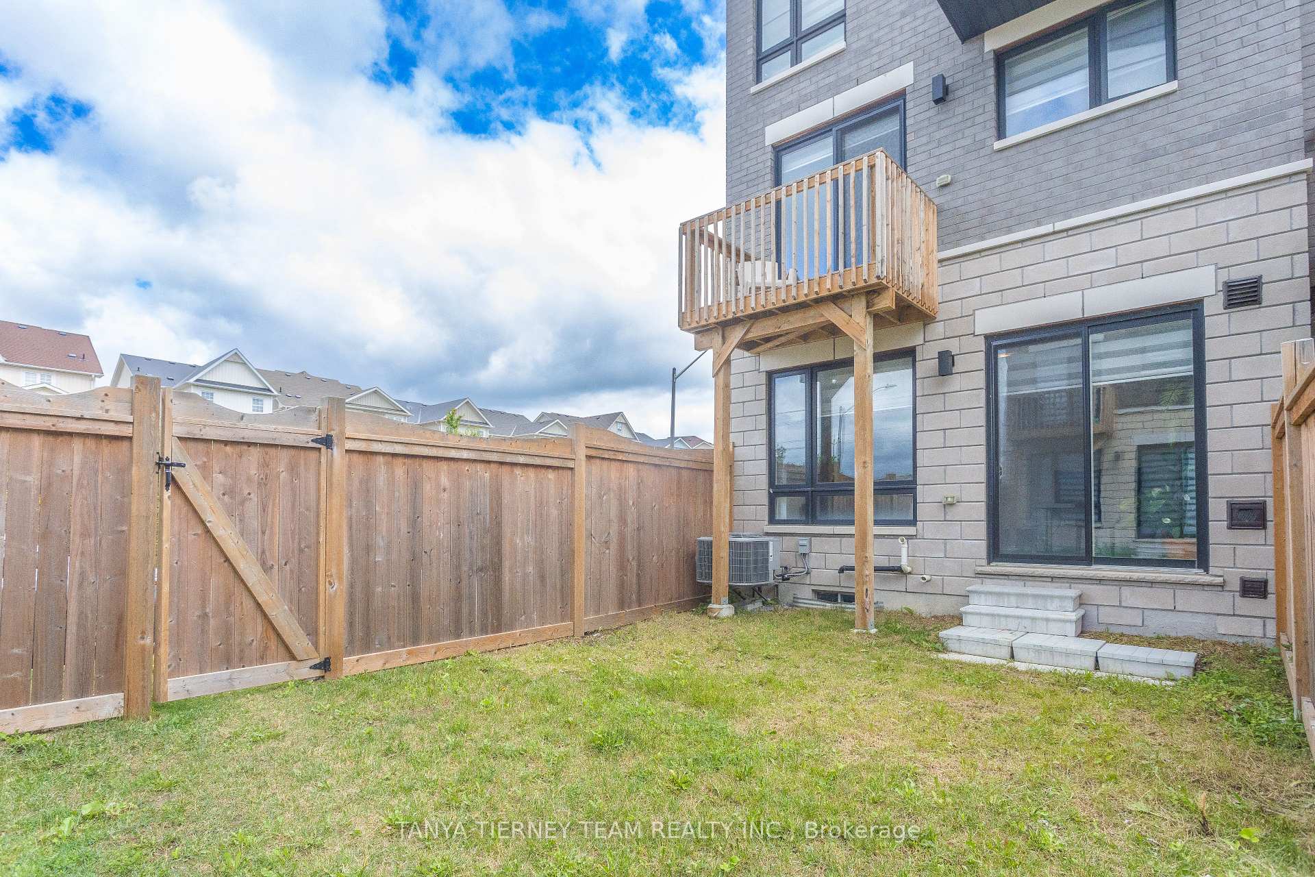 Photo 35 of 24 Lake Trail Way, Whitby, Brooklin — HOMEH