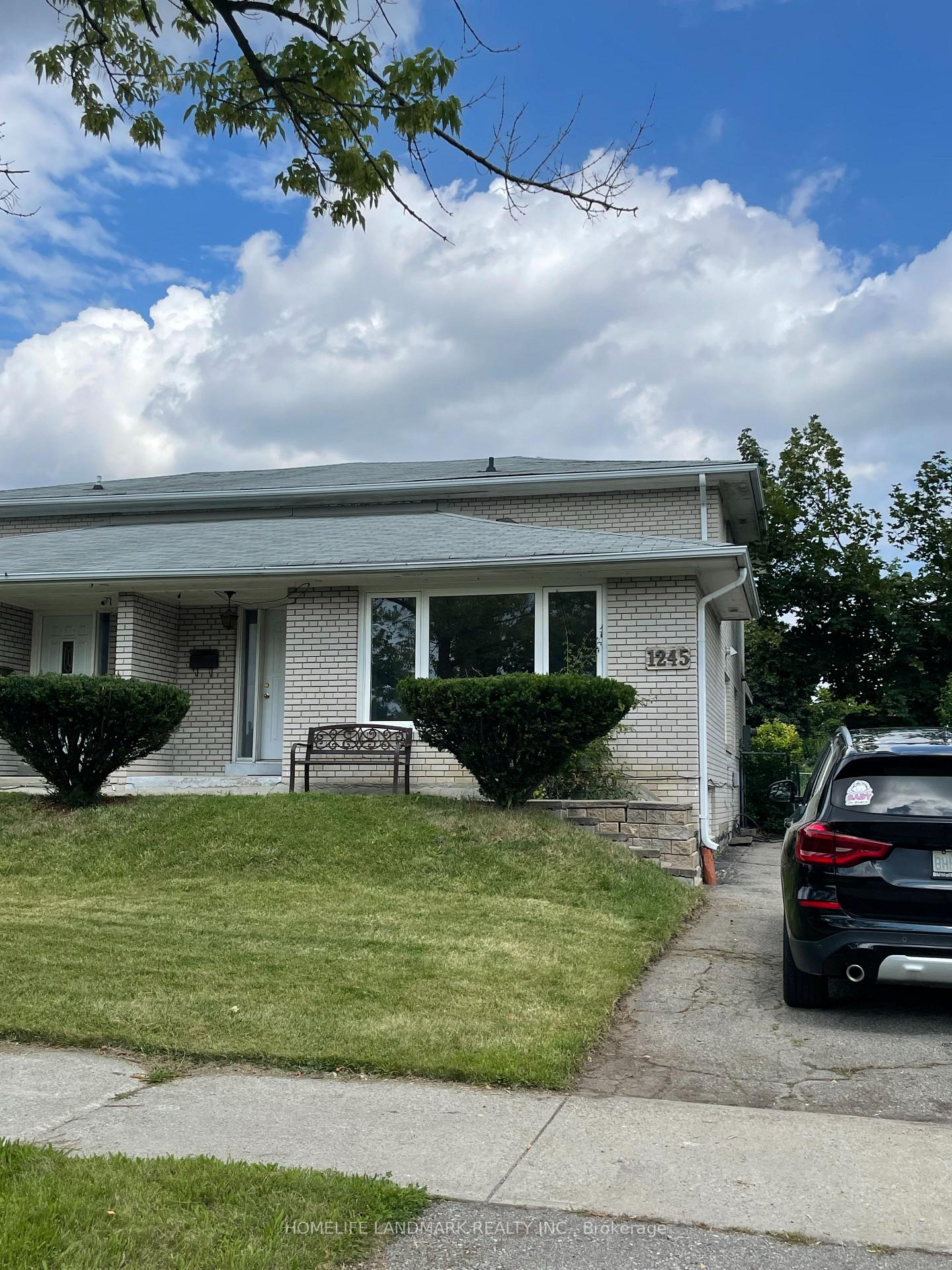 Photo 1 of 1245 Shamir Crescent, Mississauga, Erindale — HOMEH