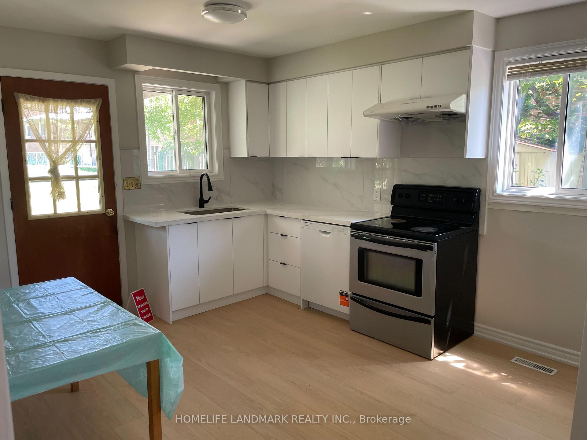 Photo 2 of 1245 Shamir Crescent, Mississauga, Erindale — HOMEH