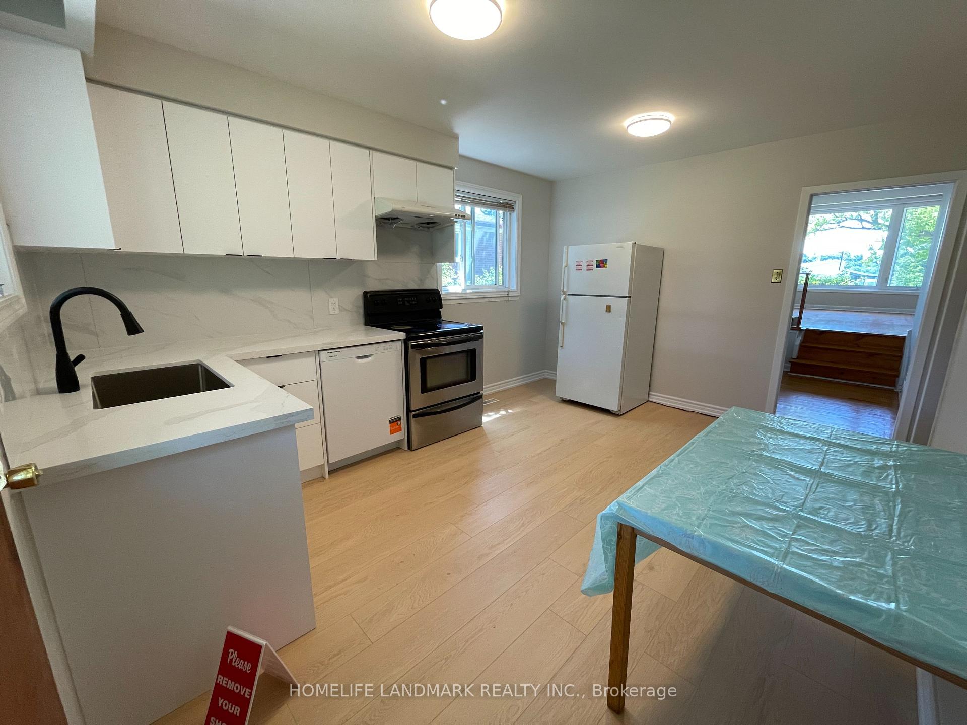 Photo 3 of 1245 Shamir Crescent, Mississauga, Erindale — HOMEH