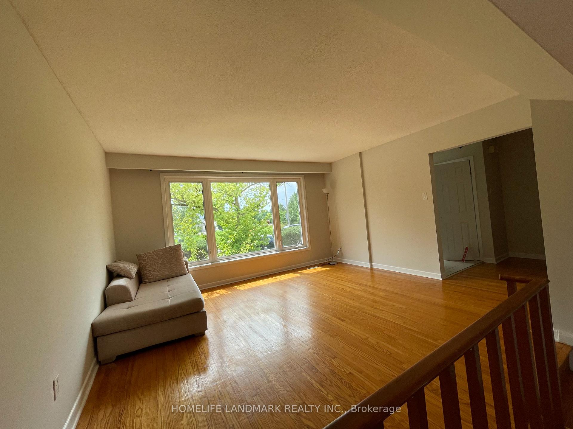 Photo 4 of 1245 Shamir Crescent, Mississauga, Erindale — HOMEH