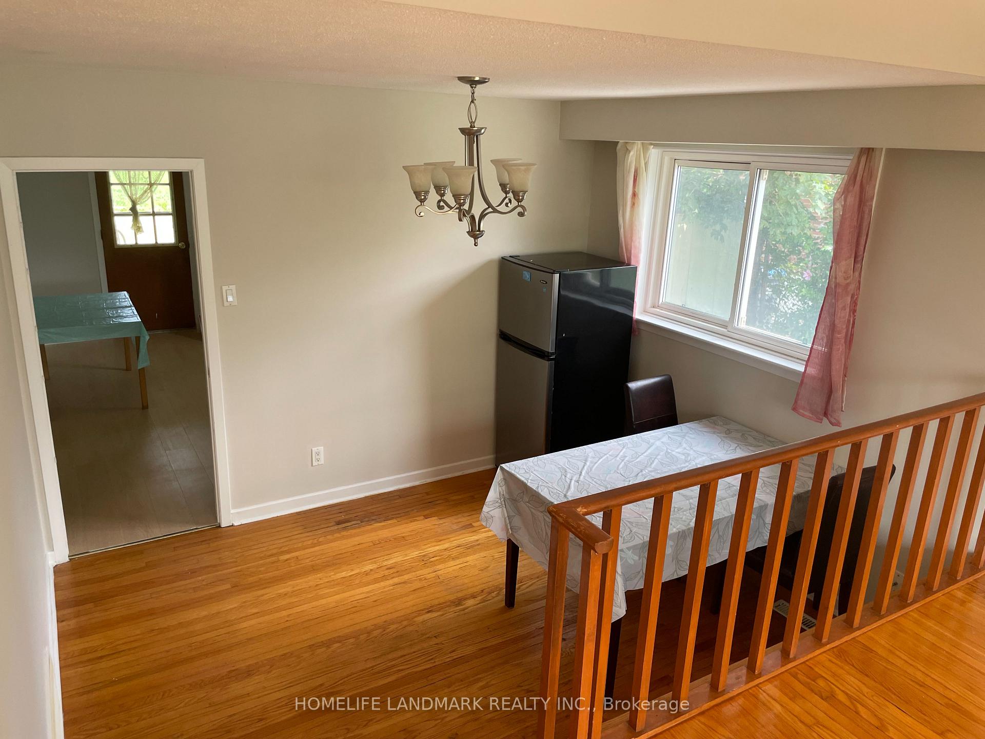 Photo 5 of 1245 Shamir Crescent, Mississauga, Erindale — HOMEH
