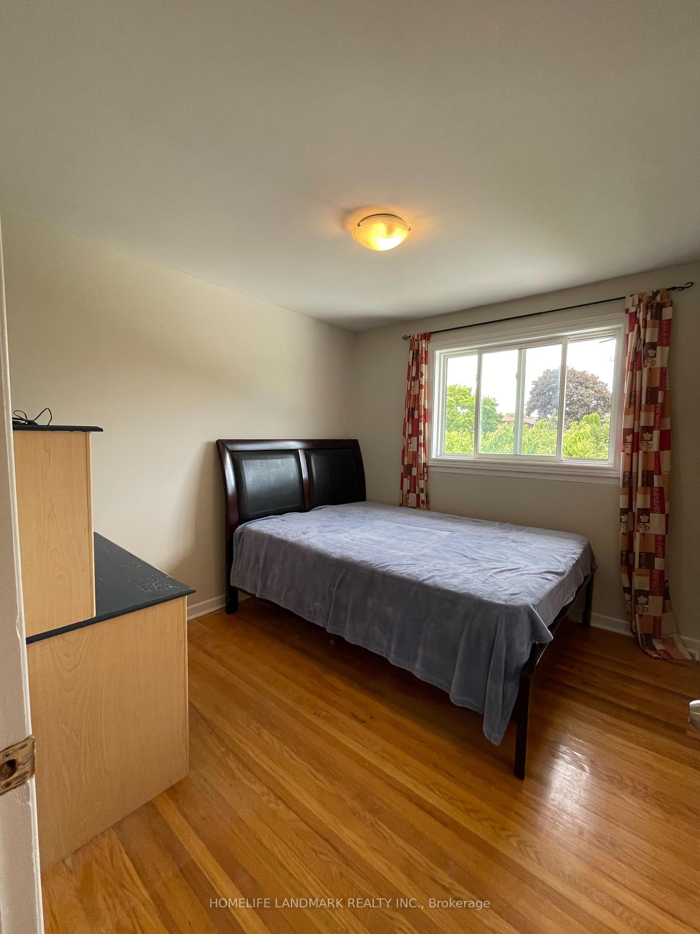 Photo 7 of 1245 Shamir Crescent, Mississauga, Erindale — HOMEH