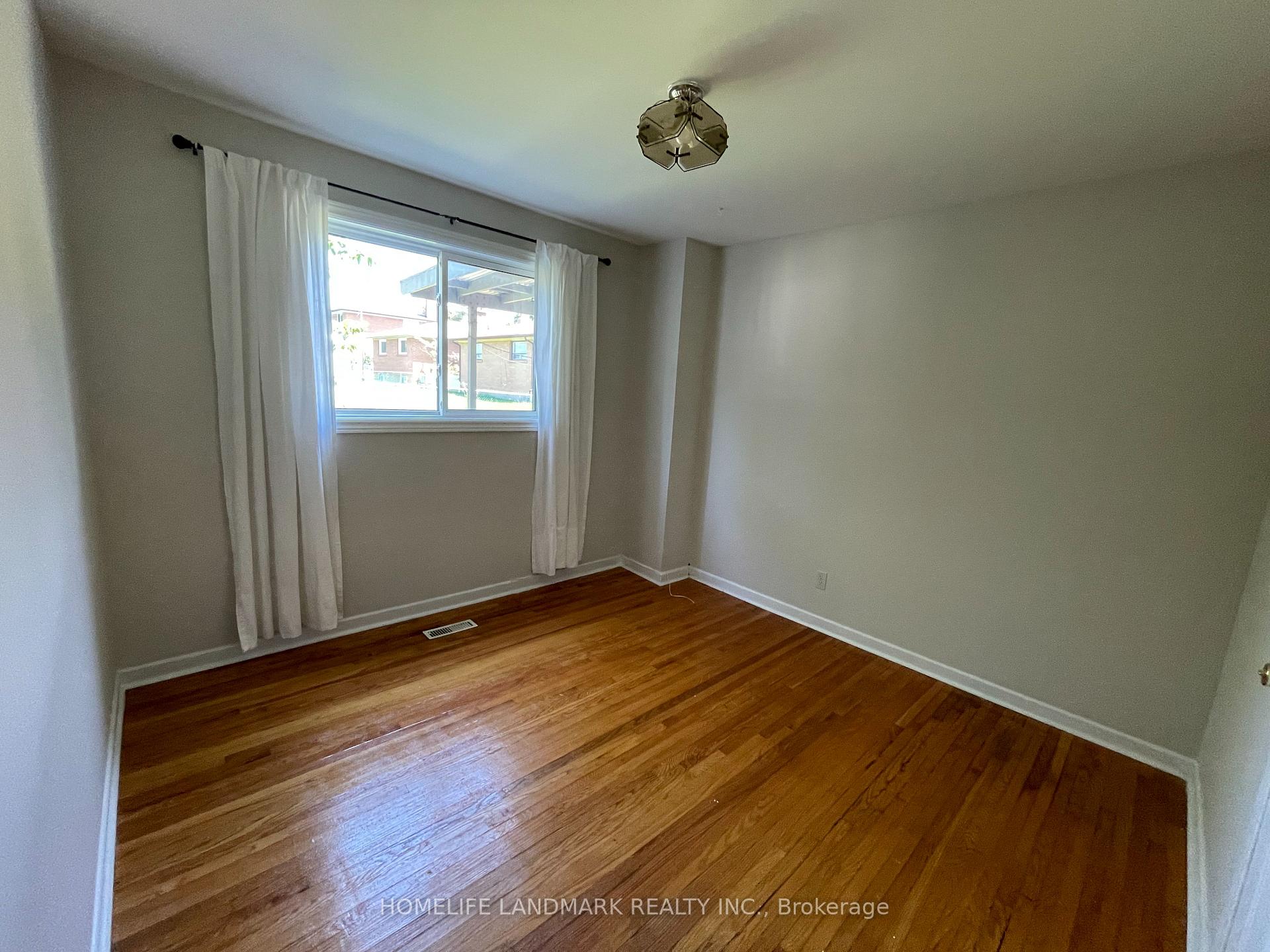 Photo 9 of 1245 Shamir Crescent, Mississauga, Erindale — HOMEH