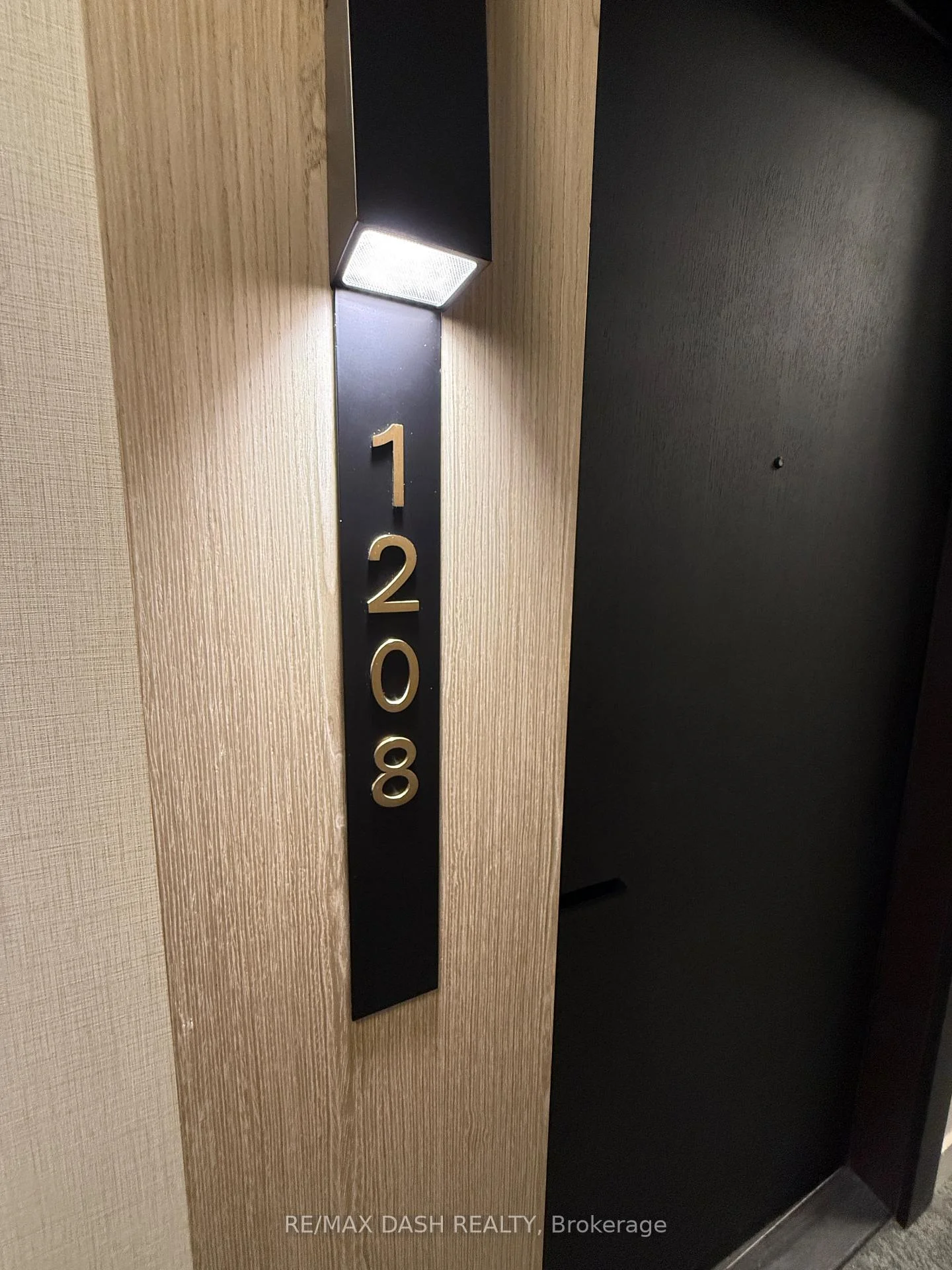 Photo 6 of Unit 3611, 20 Soudan Avenue, Toronto, Mount Pleasant West — HOMEH
