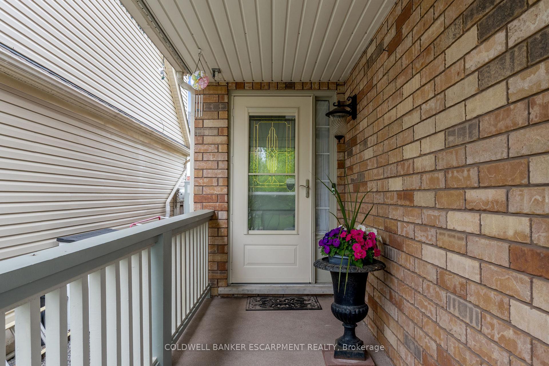 Photo 4 of 593 Caverhill Crescent, Milton, Clarke — HOMEH