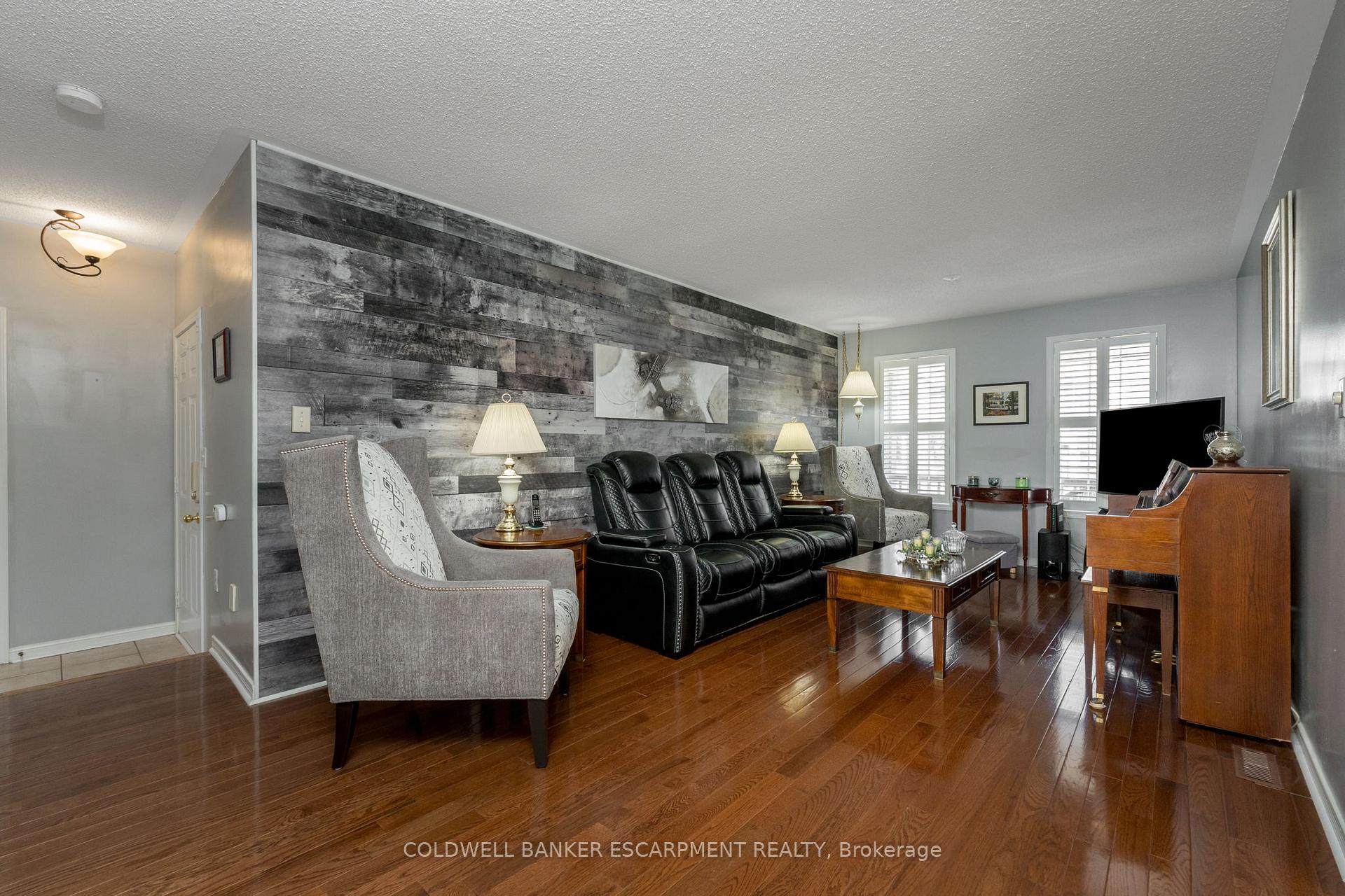 Photo 6 of 593 Caverhill Crescent, Milton, Clarke — HOMEH