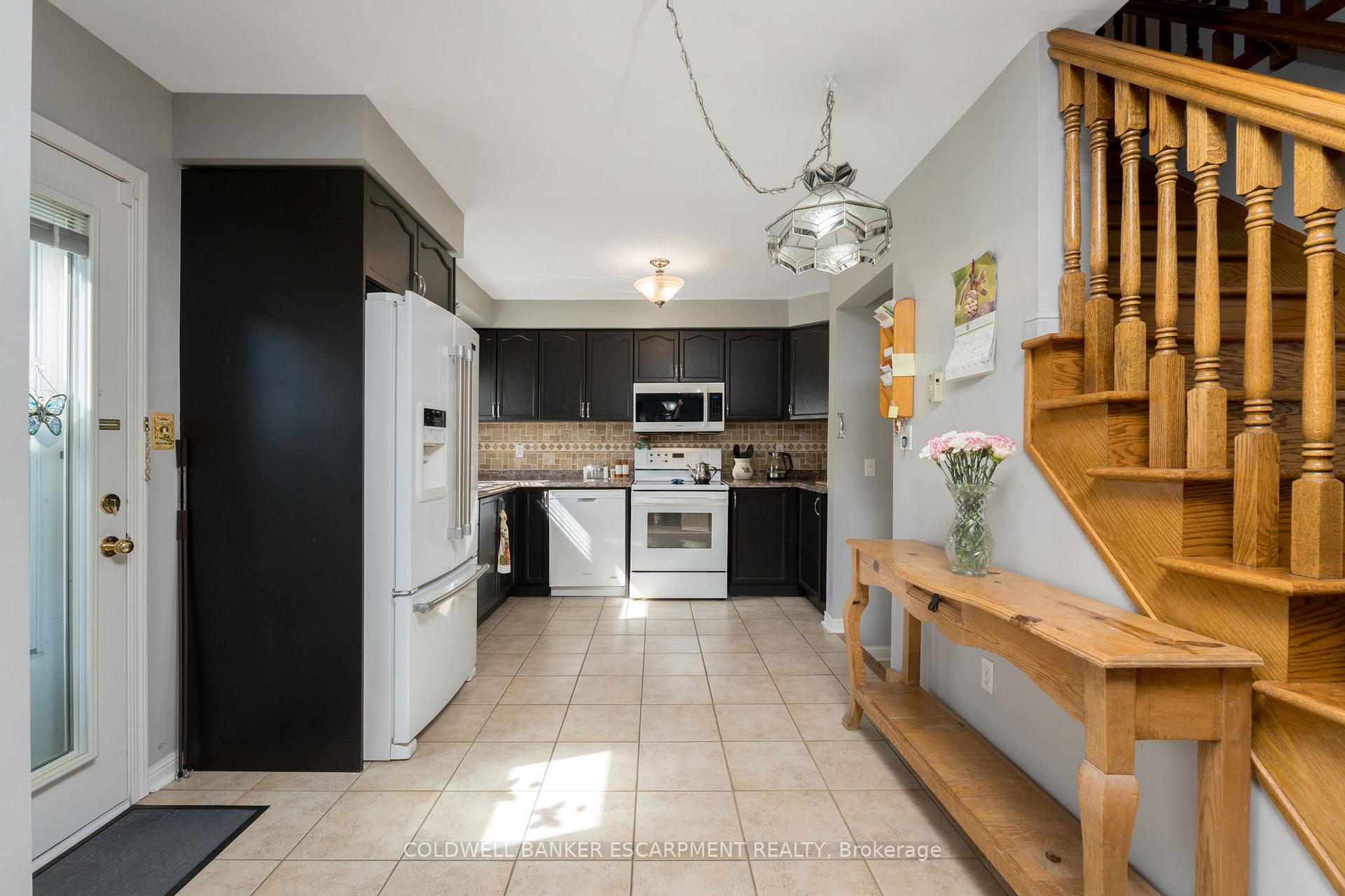 Photo 13 of 593 Caverhill Crescent, Milton, Clarke — HOMEH