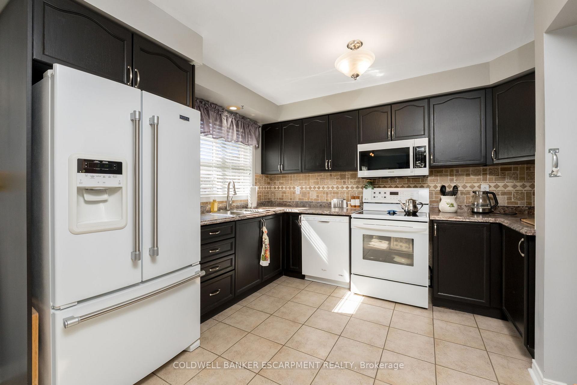 Photo 15 of 593 Caverhill Crescent, Milton, Clarke — HOMEH