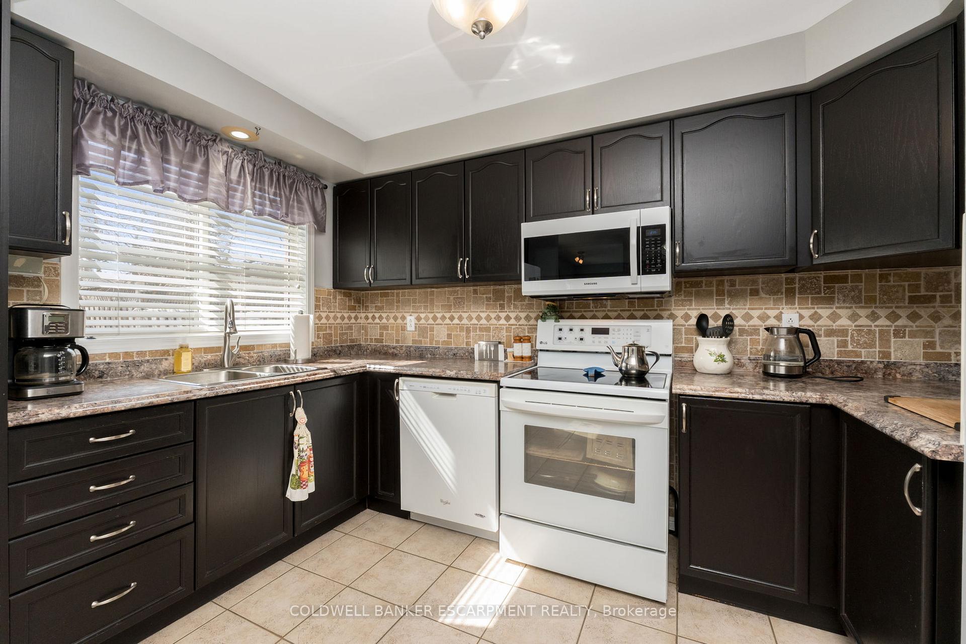 Photo 16 of 593 Caverhill Crescent, Milton, Clarke — HOMEH