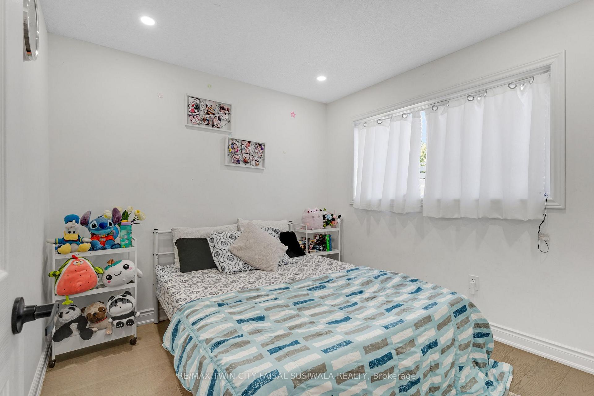 Photo 19 of 100 Anglerock Drive, Cambridge, Fiddlesticks — HOMEH