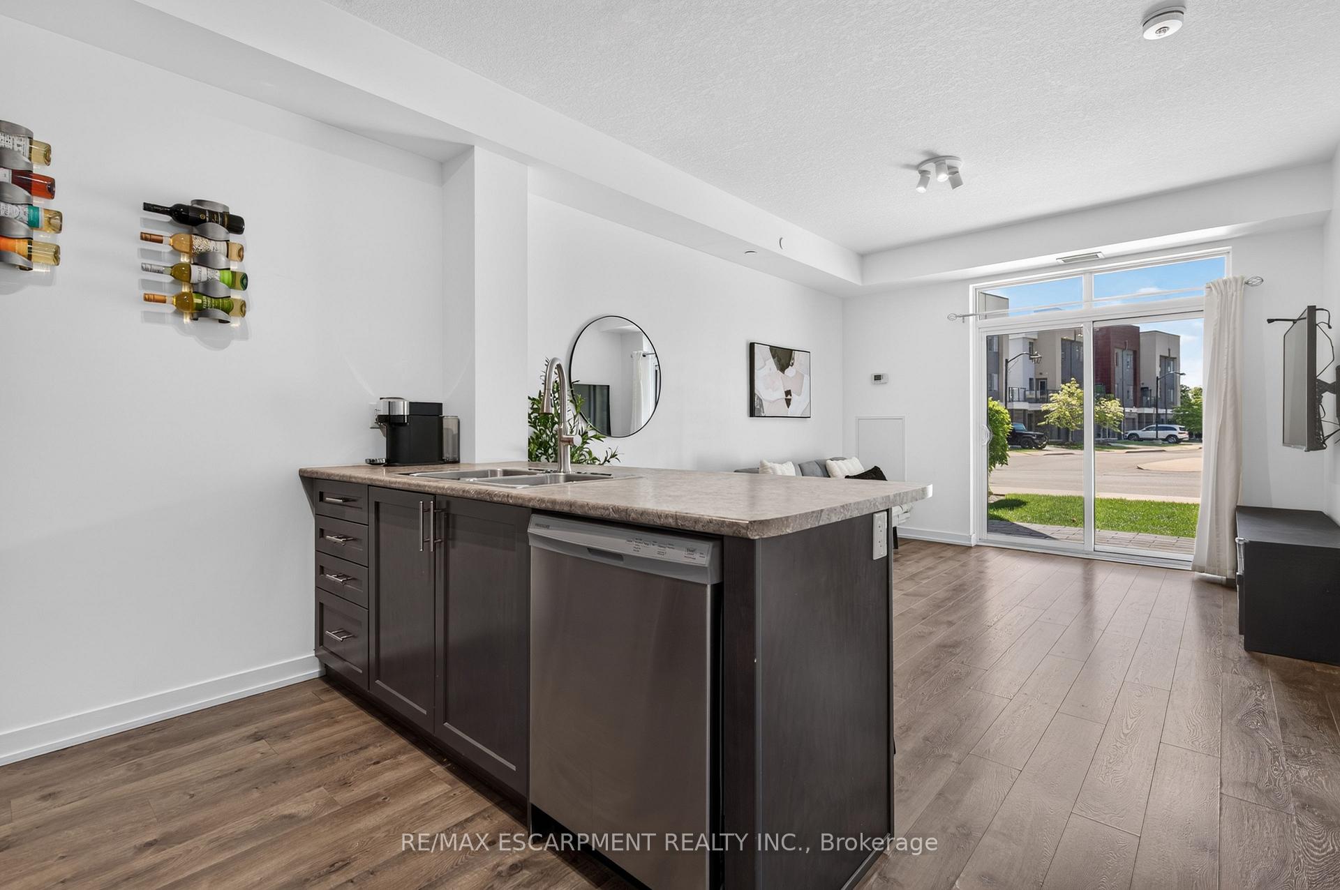 Photo 9 of Unit 123, 101 Shoreview Place, Hamilton, Lakeshore — HOMEH