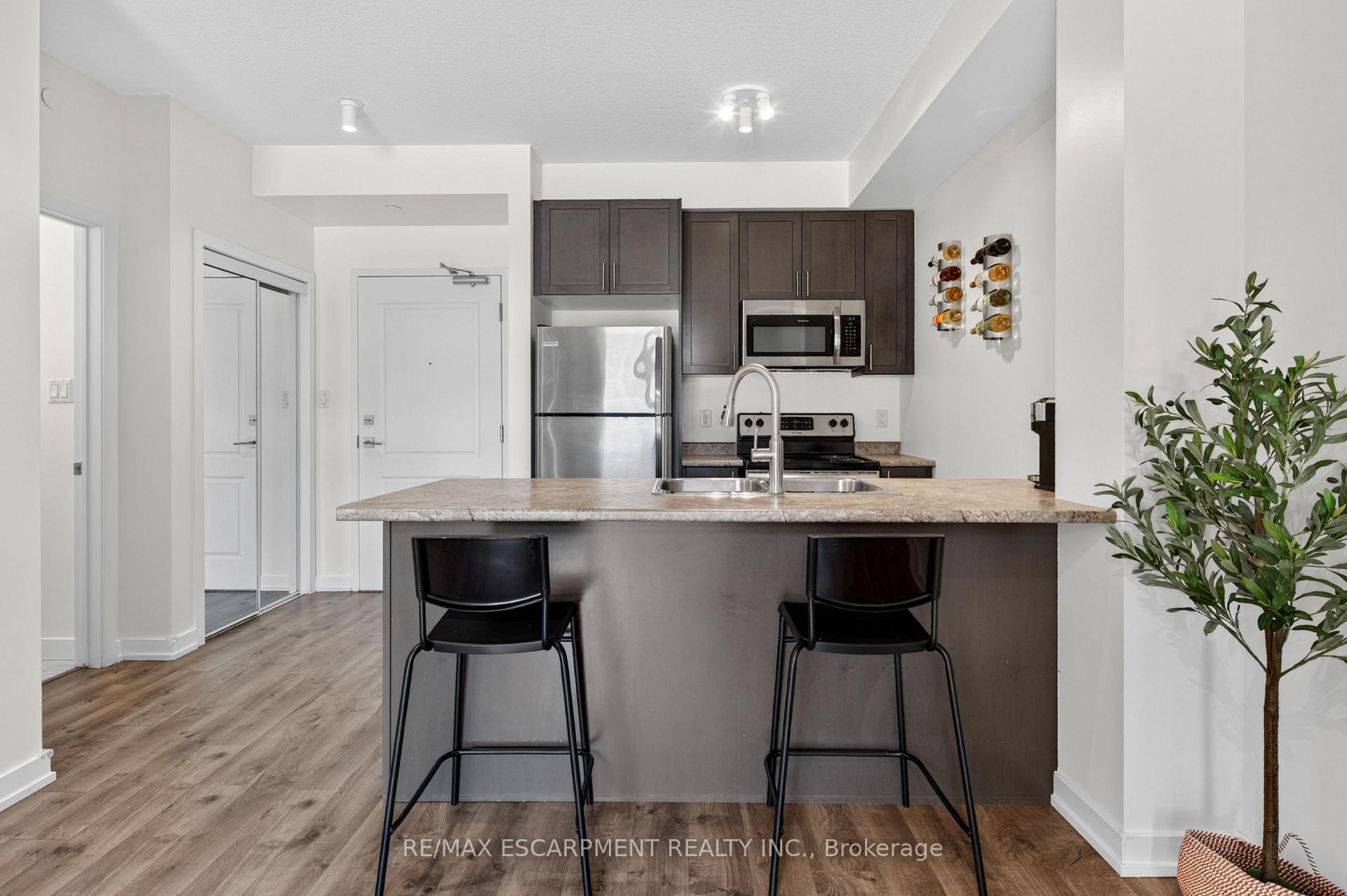 Photo 14 of Unit 123, 101 Shoreview Place, Hamilton, Lakeshore — HOMEH