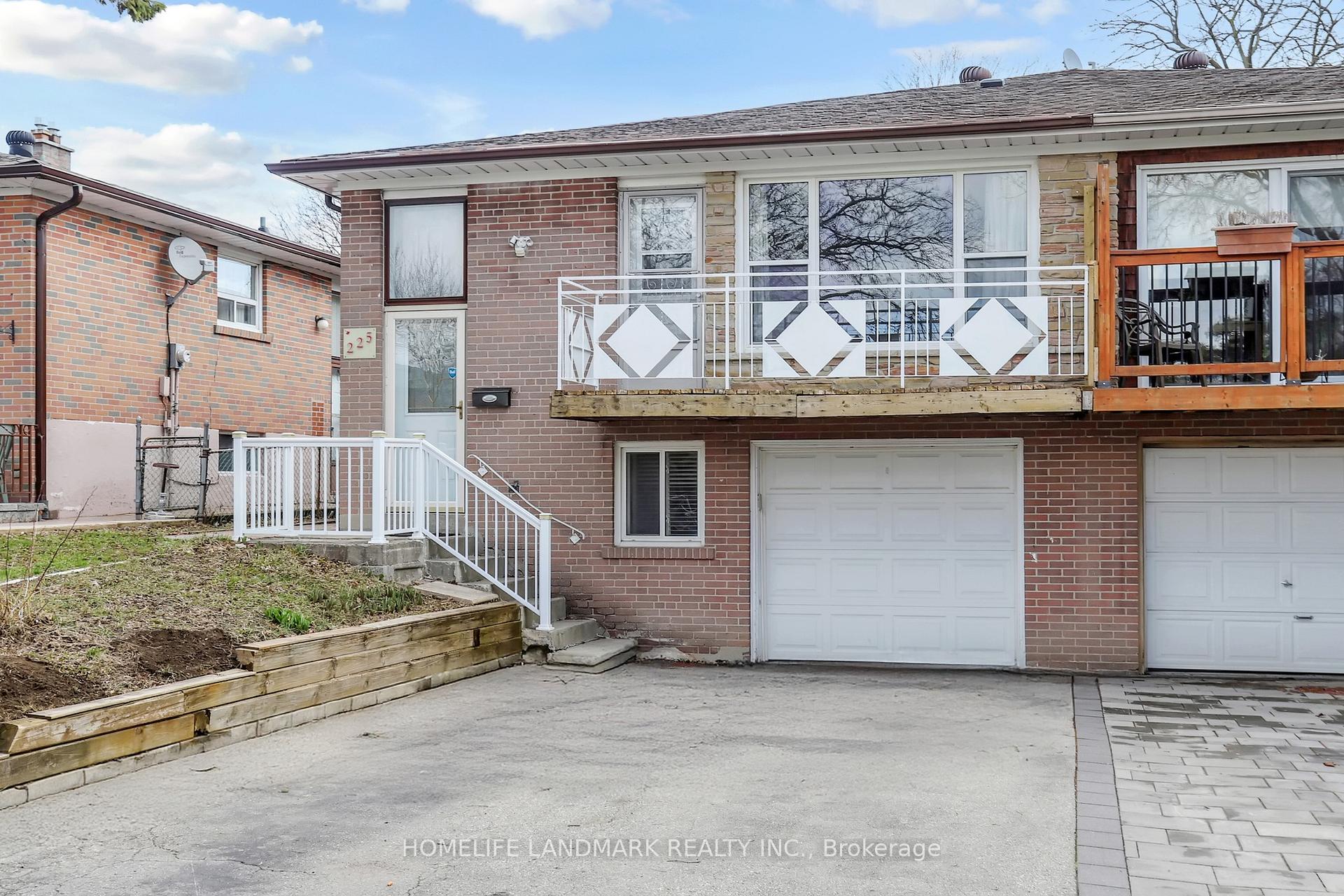 Photo 2 of 225 Pineway Boulevard, North York, Bayview Woods-Steeles — HOMEH